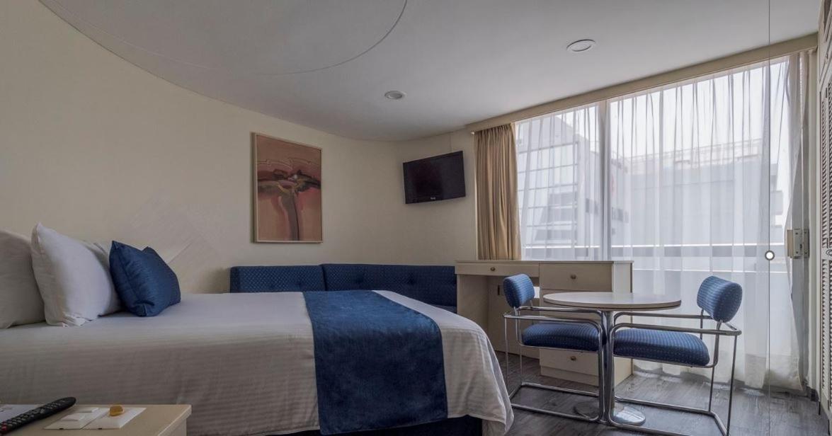 Century Reforma 4*