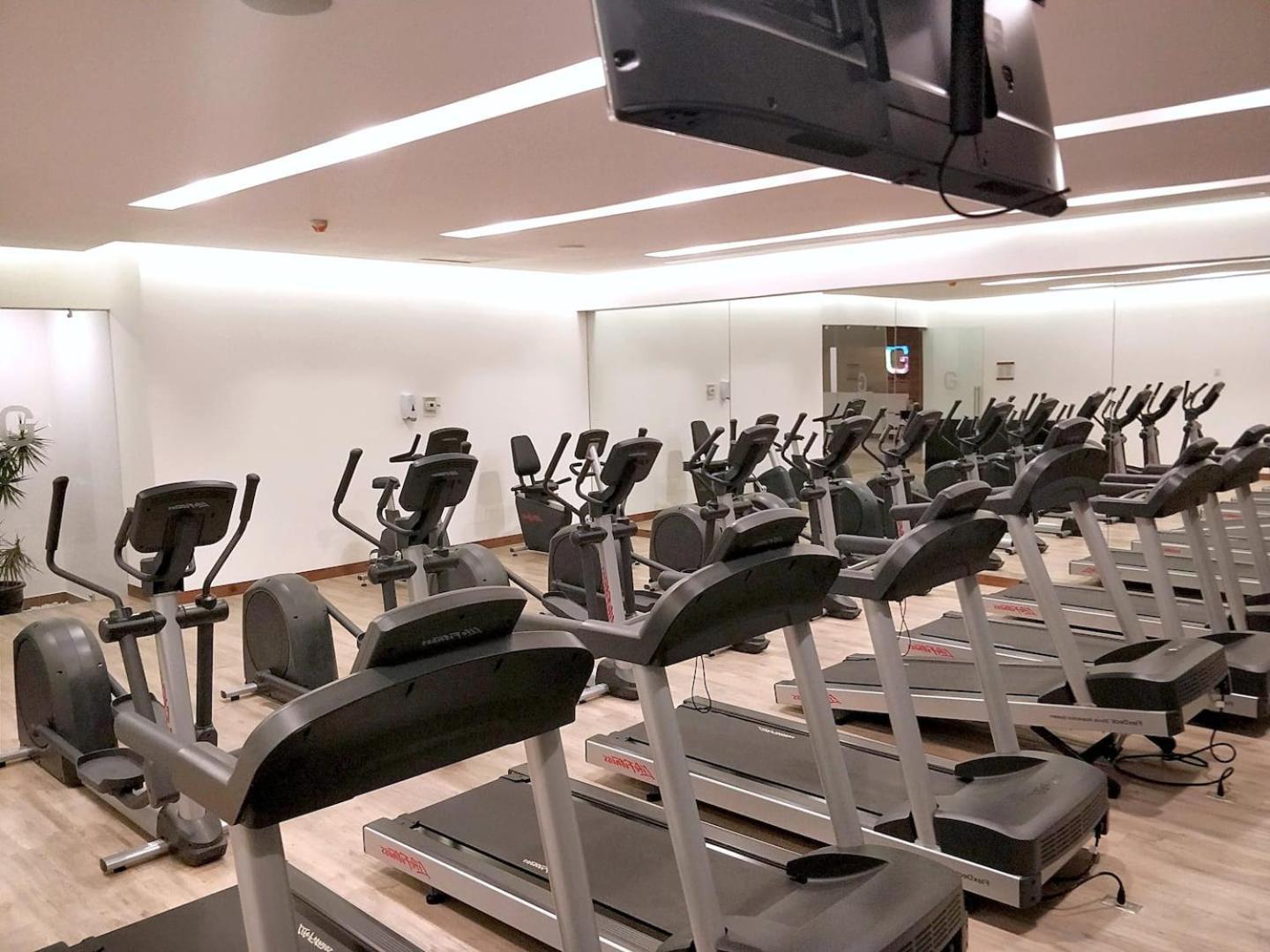 Two Beautiful 1 Bedroom Apts, 2 Floors Hs Wifi! Apartamento *