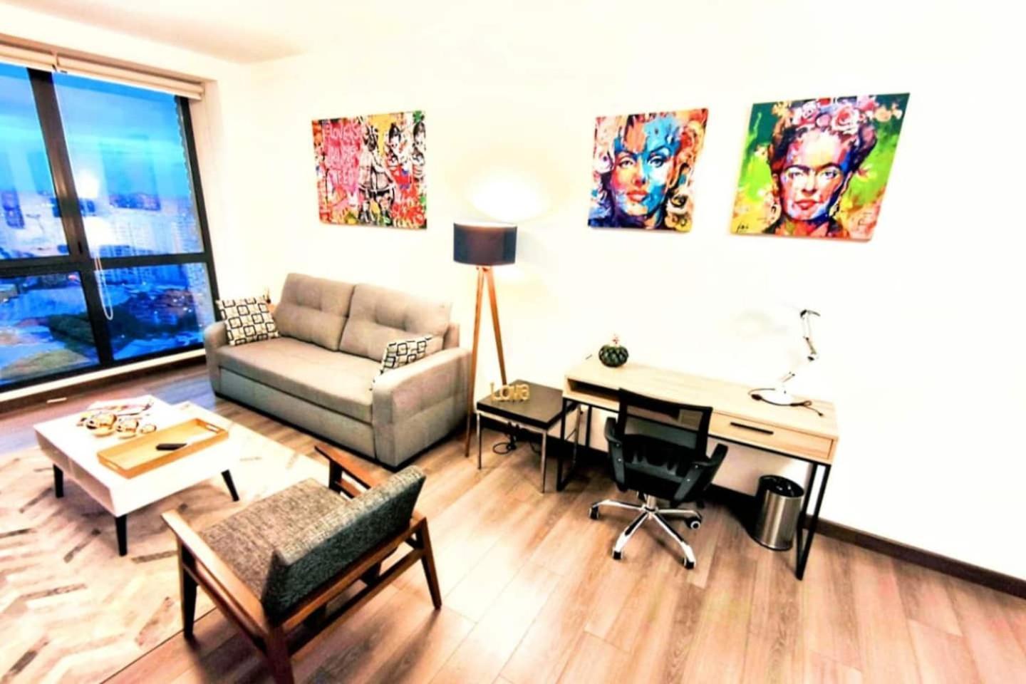 Modern Hi-rise Amazing Views, Pool & Hs Internet! Apartamento
