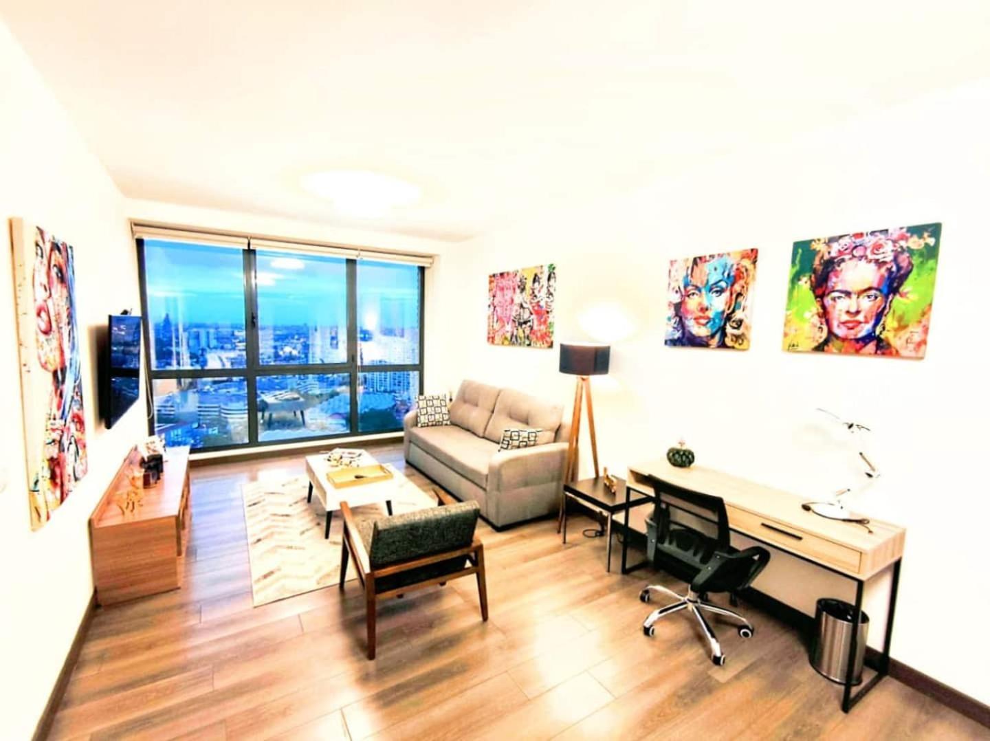 Modern Hi-rise Amazing Views, Pool & Hs Internet! Apartamento