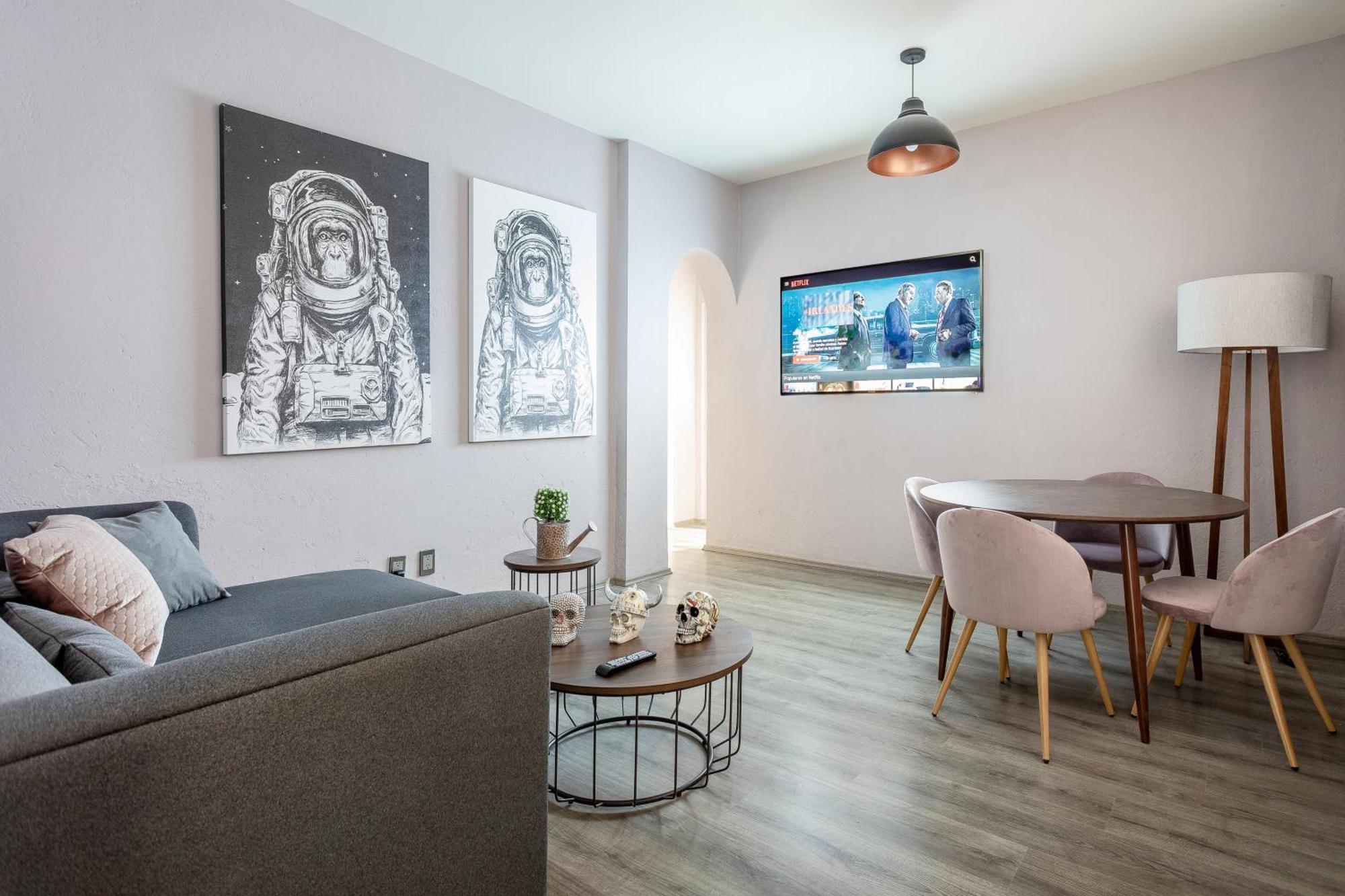 Apartment Roma Norte 2br - Parking Sleeps 6 -great Wifi Mexico City