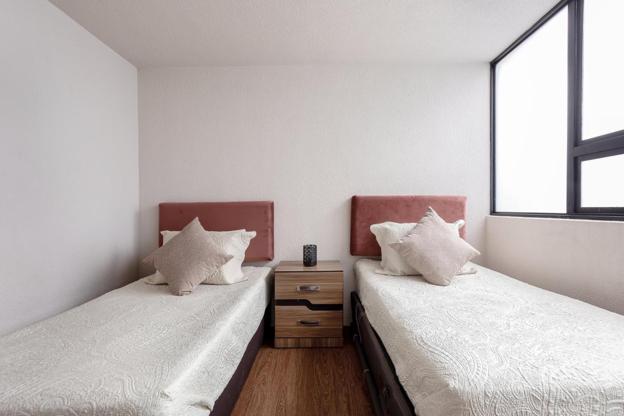 Modern 2br In Roma - Sleeps 6- Parking- Fast Wifi