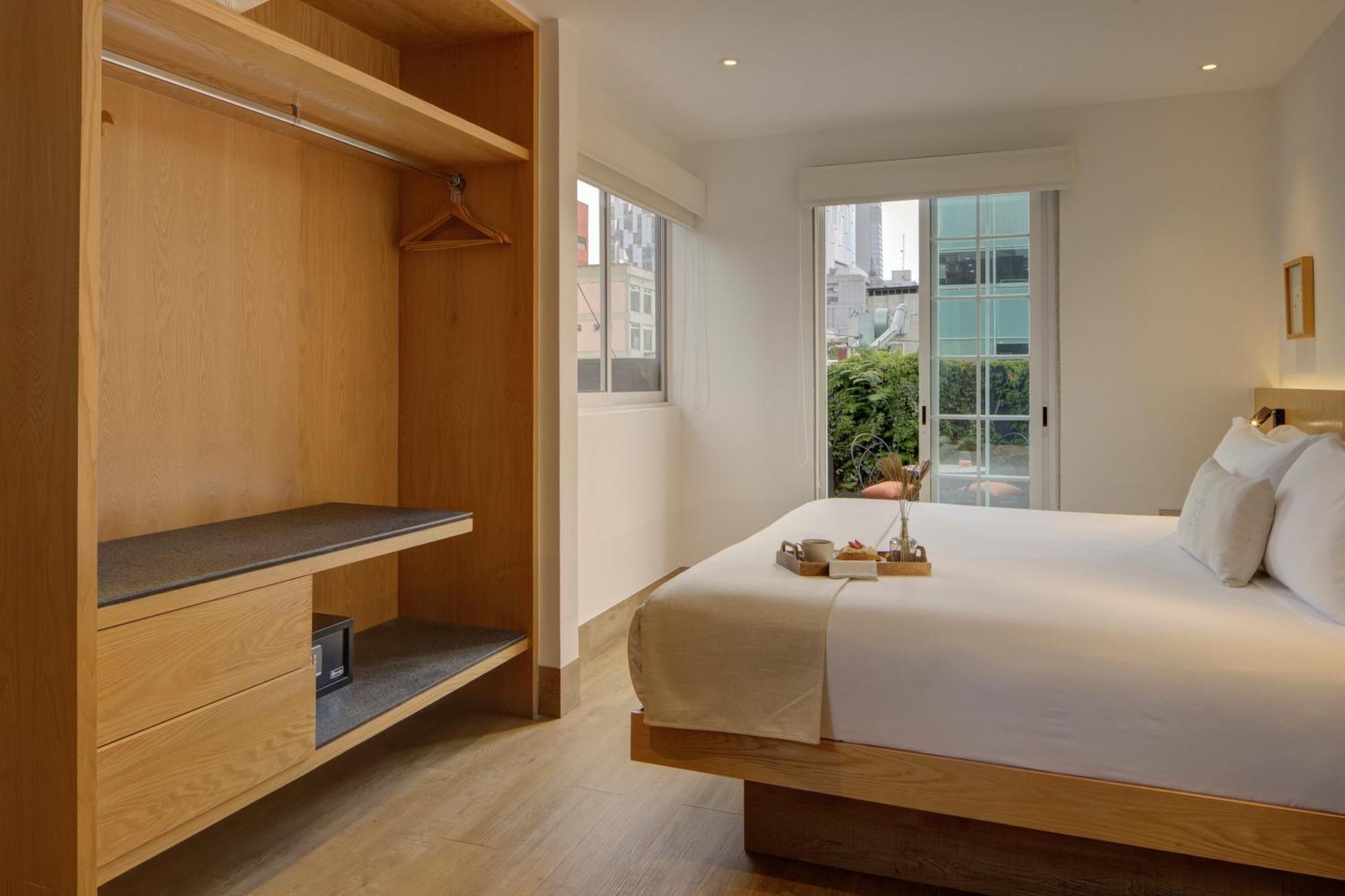 Reforma Apartahotel 4*