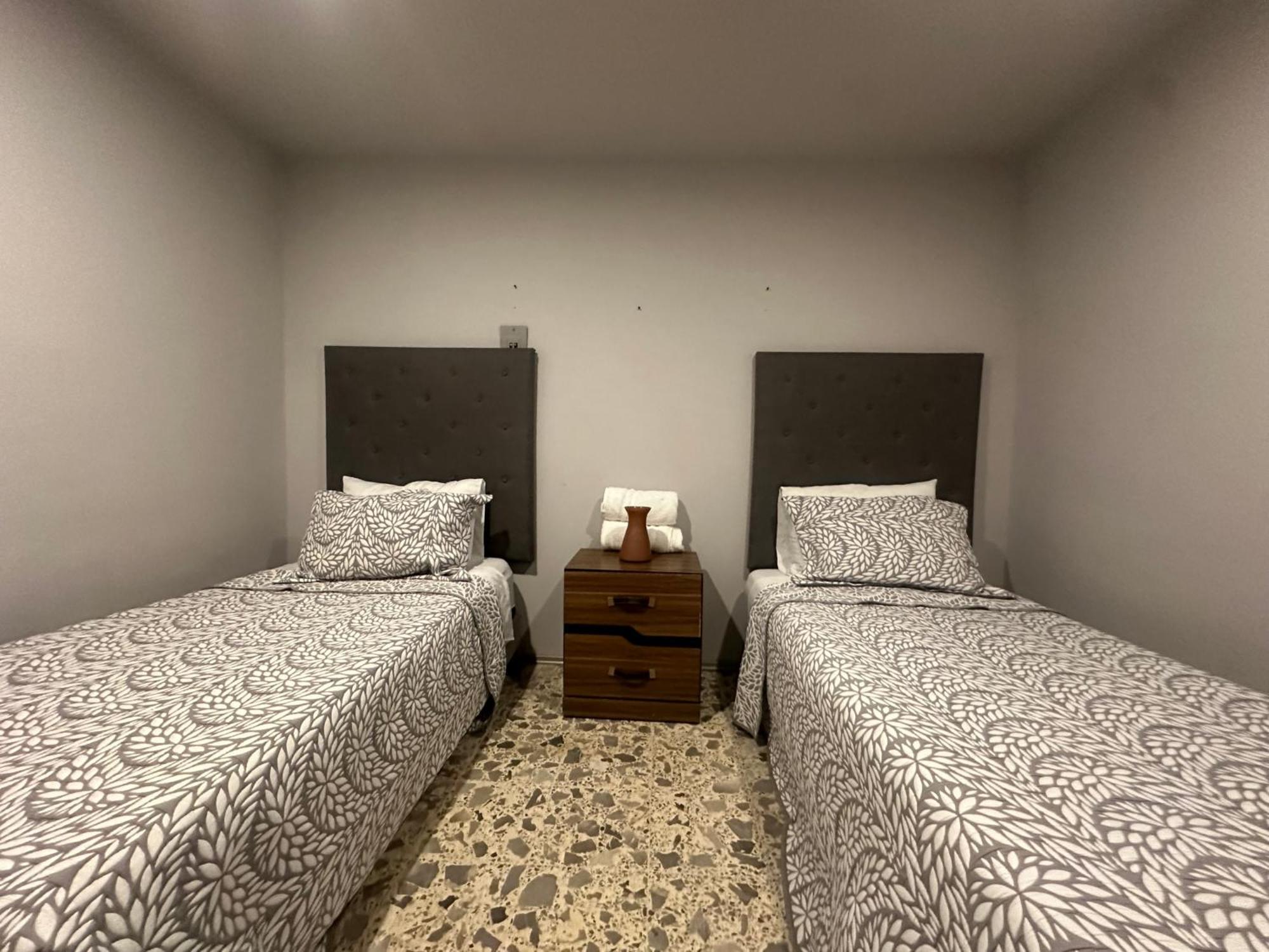Modern Polanco - Parking- Elevator- Sleeps 10 *