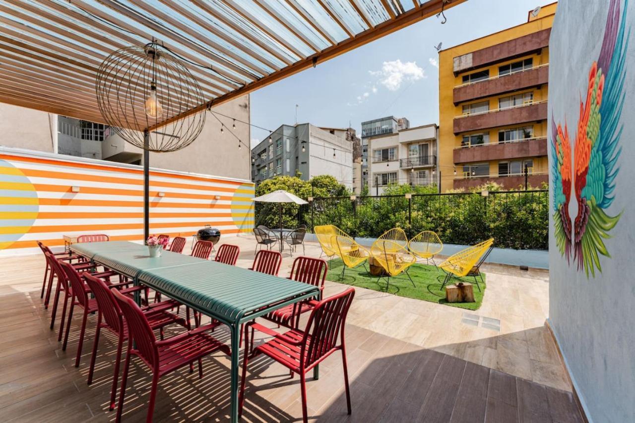 Holiday home Large Group-friendly With Stunning Rooftop