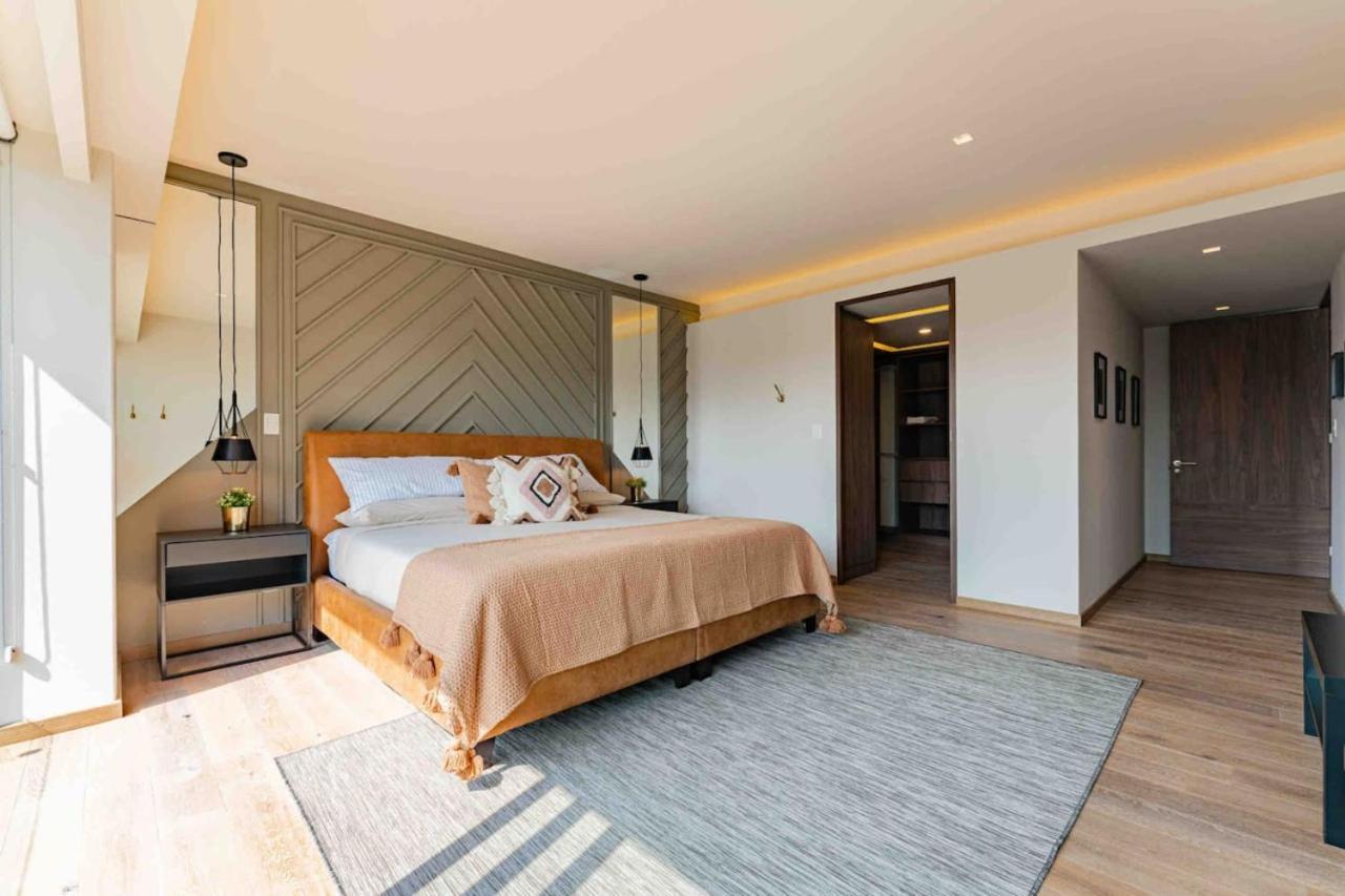 Stylish 3-level Penthouse With Private Rooftop Holiday home
