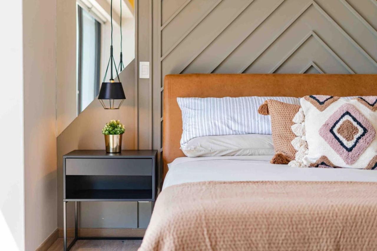 Holiday home Stylish 3-level Penthouse With Private Rooftop