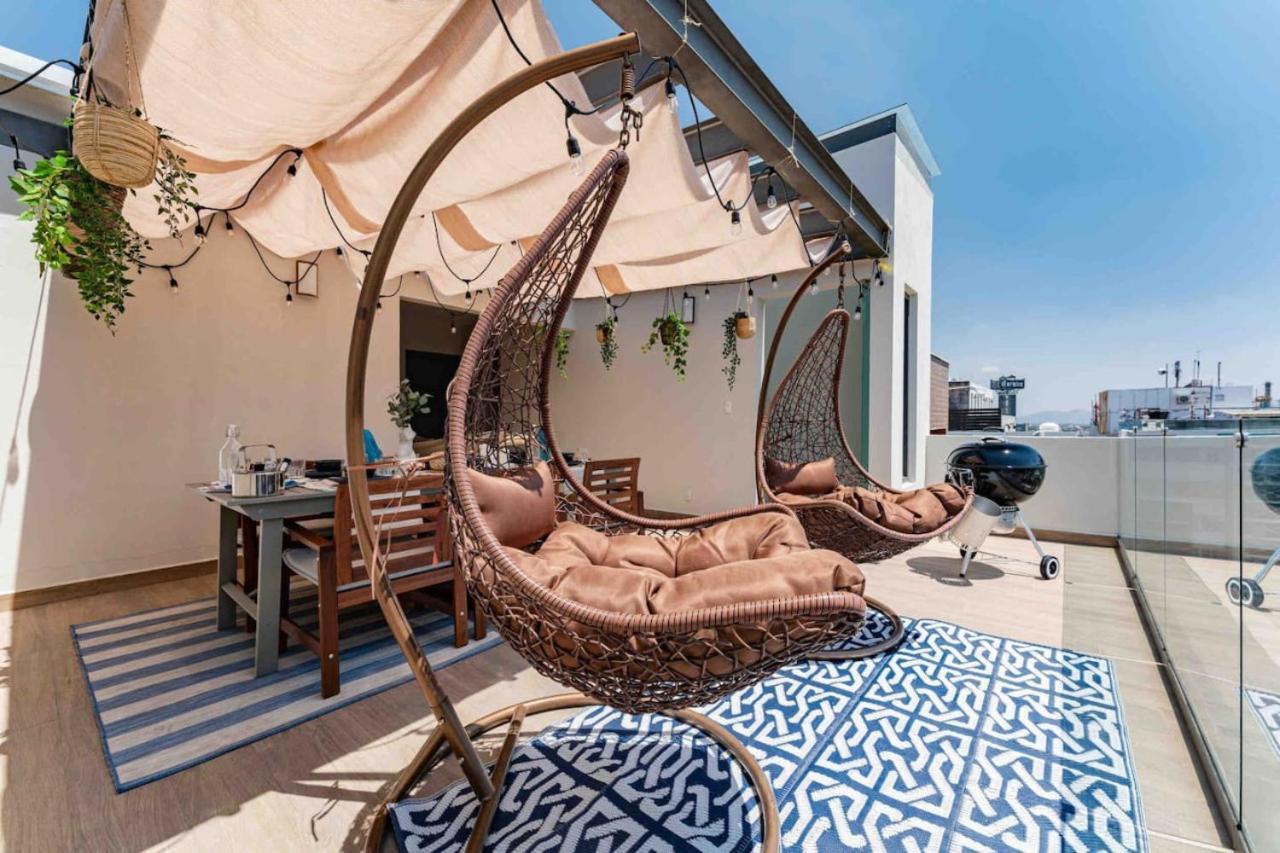 Holiday home Stylish 3-level Penthouse With Private Rooftop
