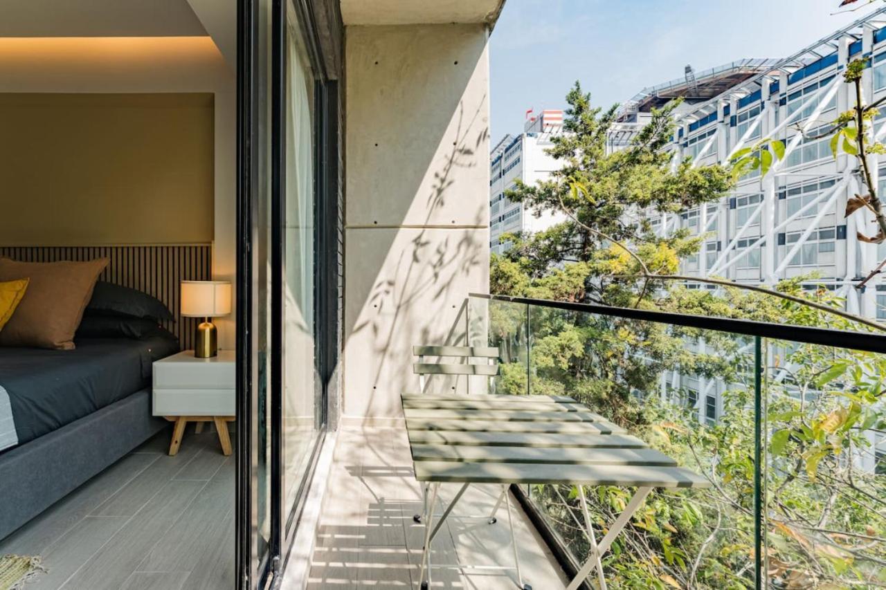 Elegant With Balcony And Views