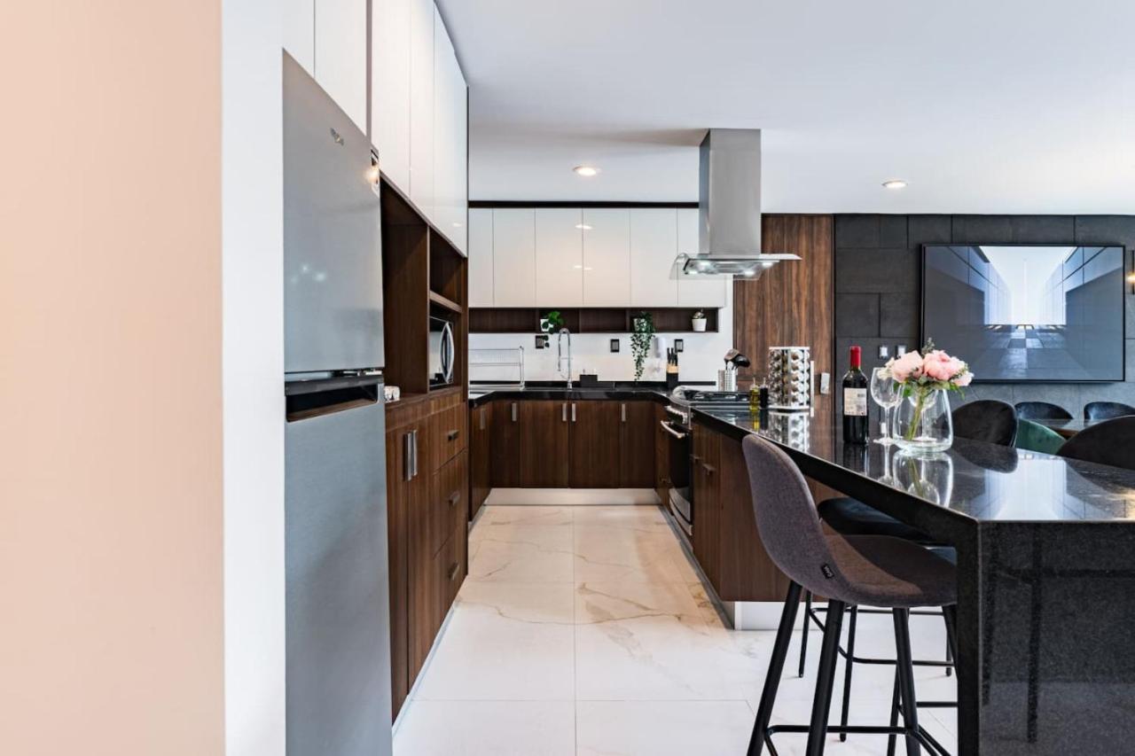 Two Luxurious With Private Balconies Apartamento