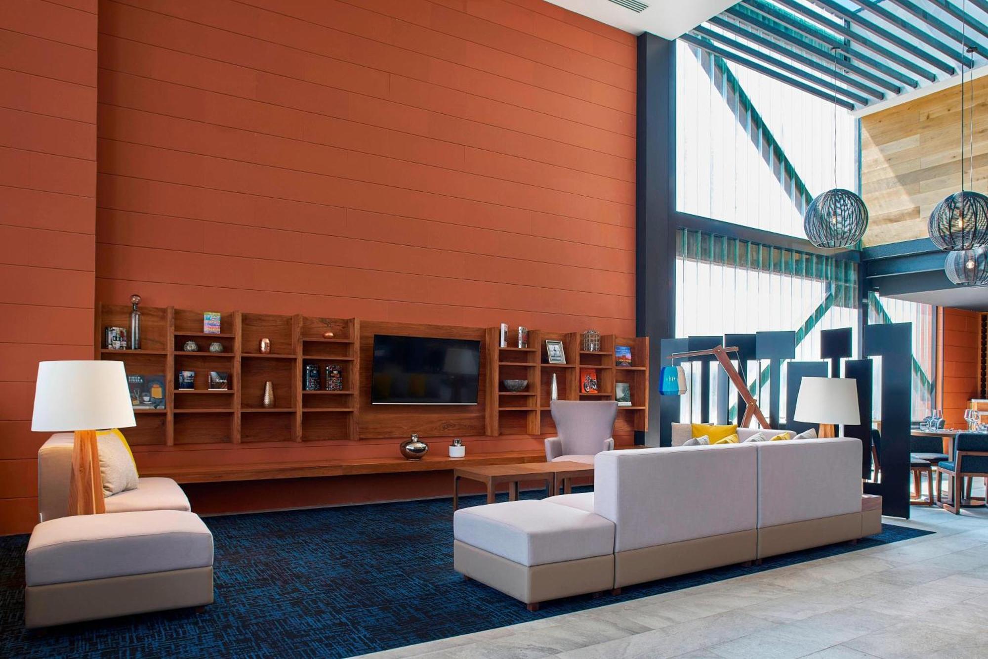 Courtyard By Marriott Toreo Mexico City