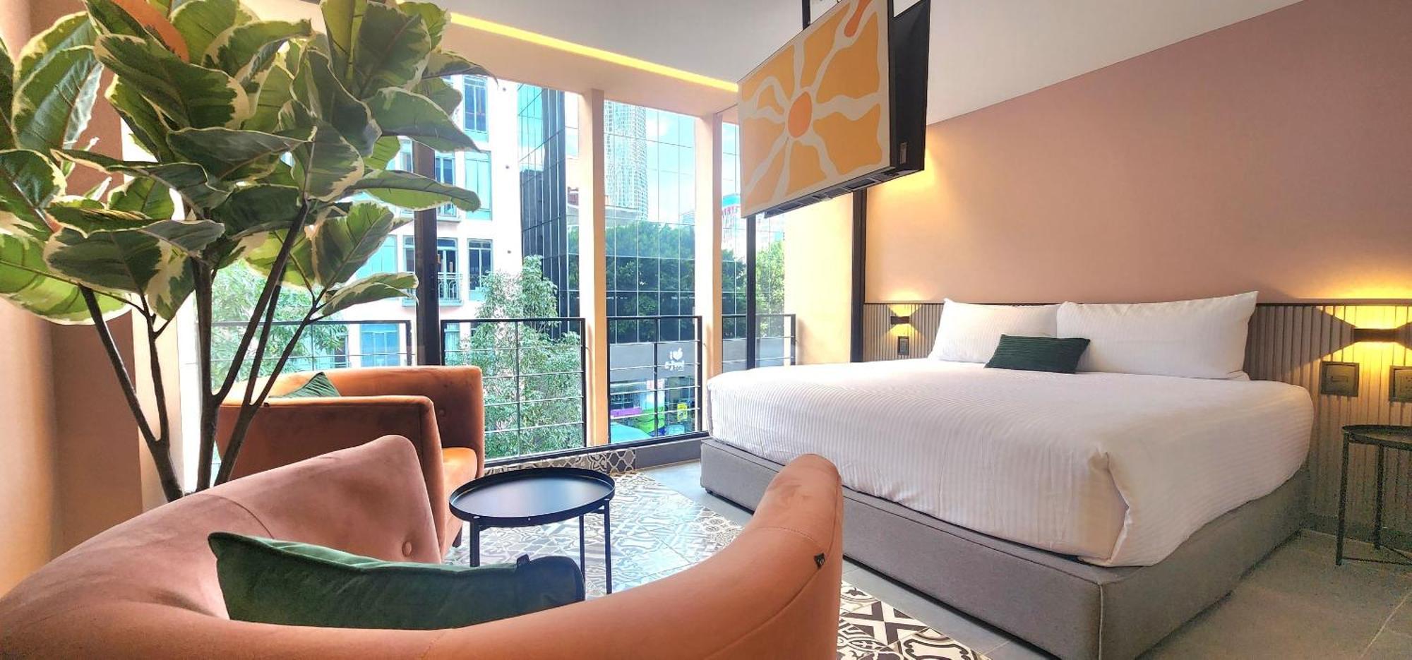 Niu Reforma Mexico City