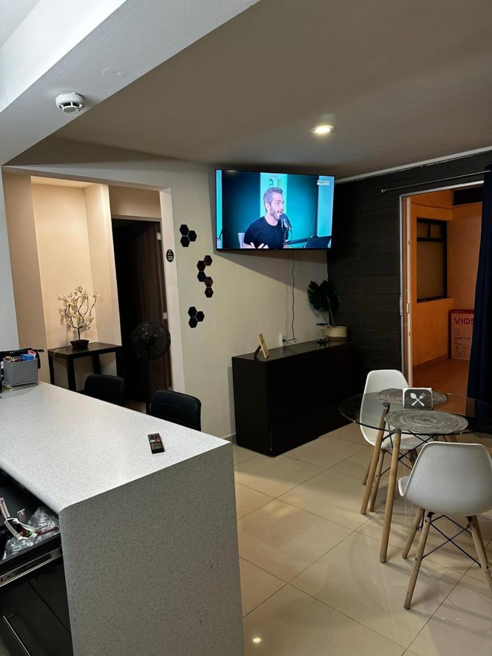 Centrica En Tlatelolco Con Tv Homestay Mexico City