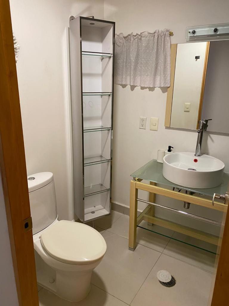 B106 - 2bdr - 2bth, Amazing Location *