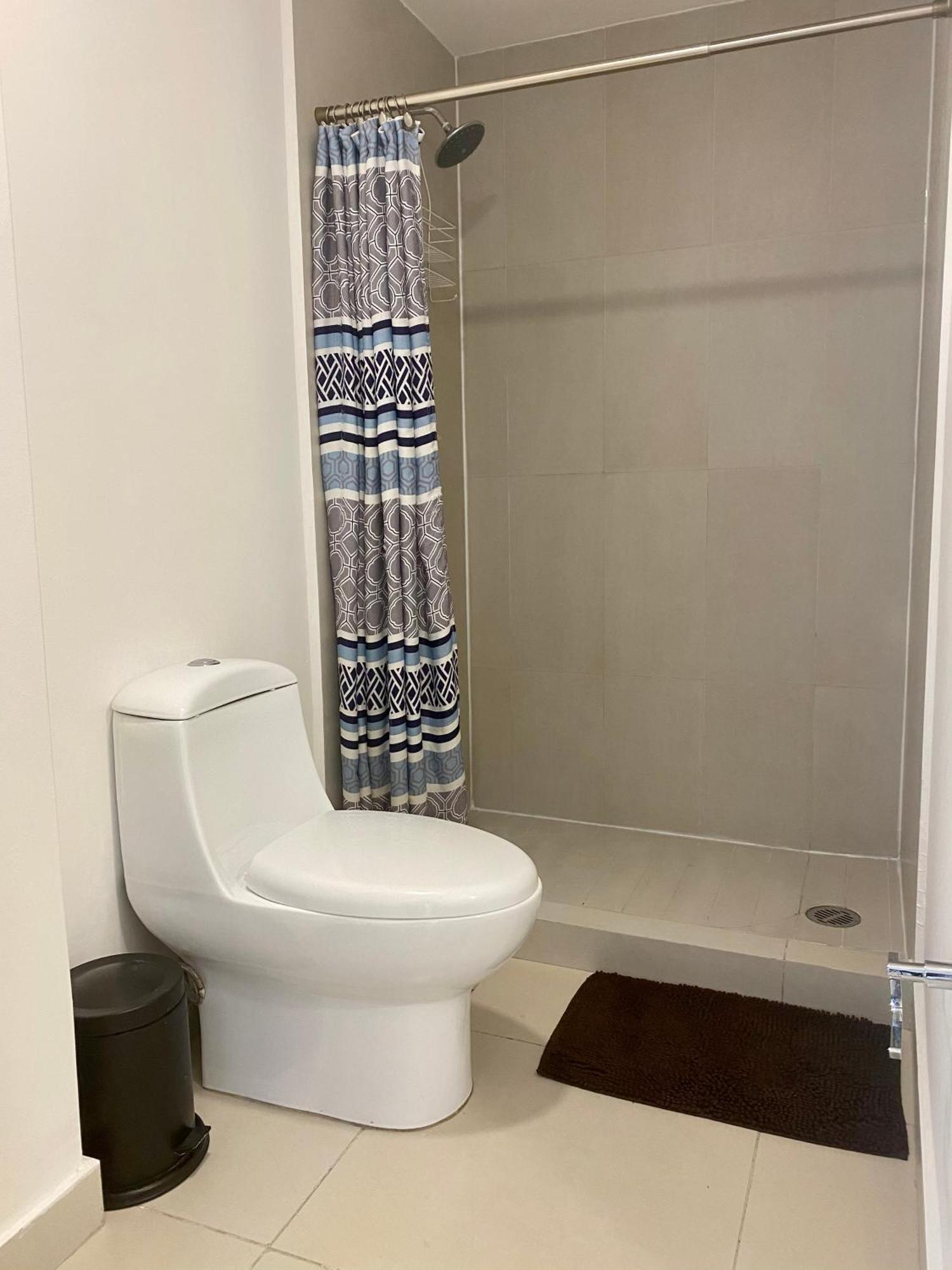 C206 - 1br - 1bth Apartment *