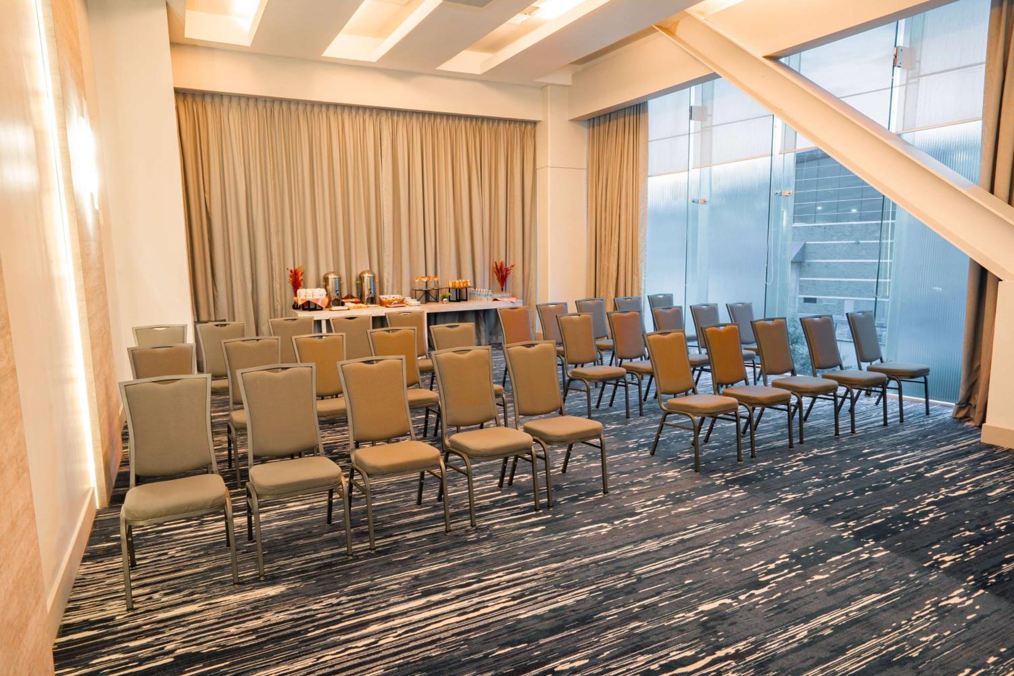 Hilton Garden Santa Fe 3*