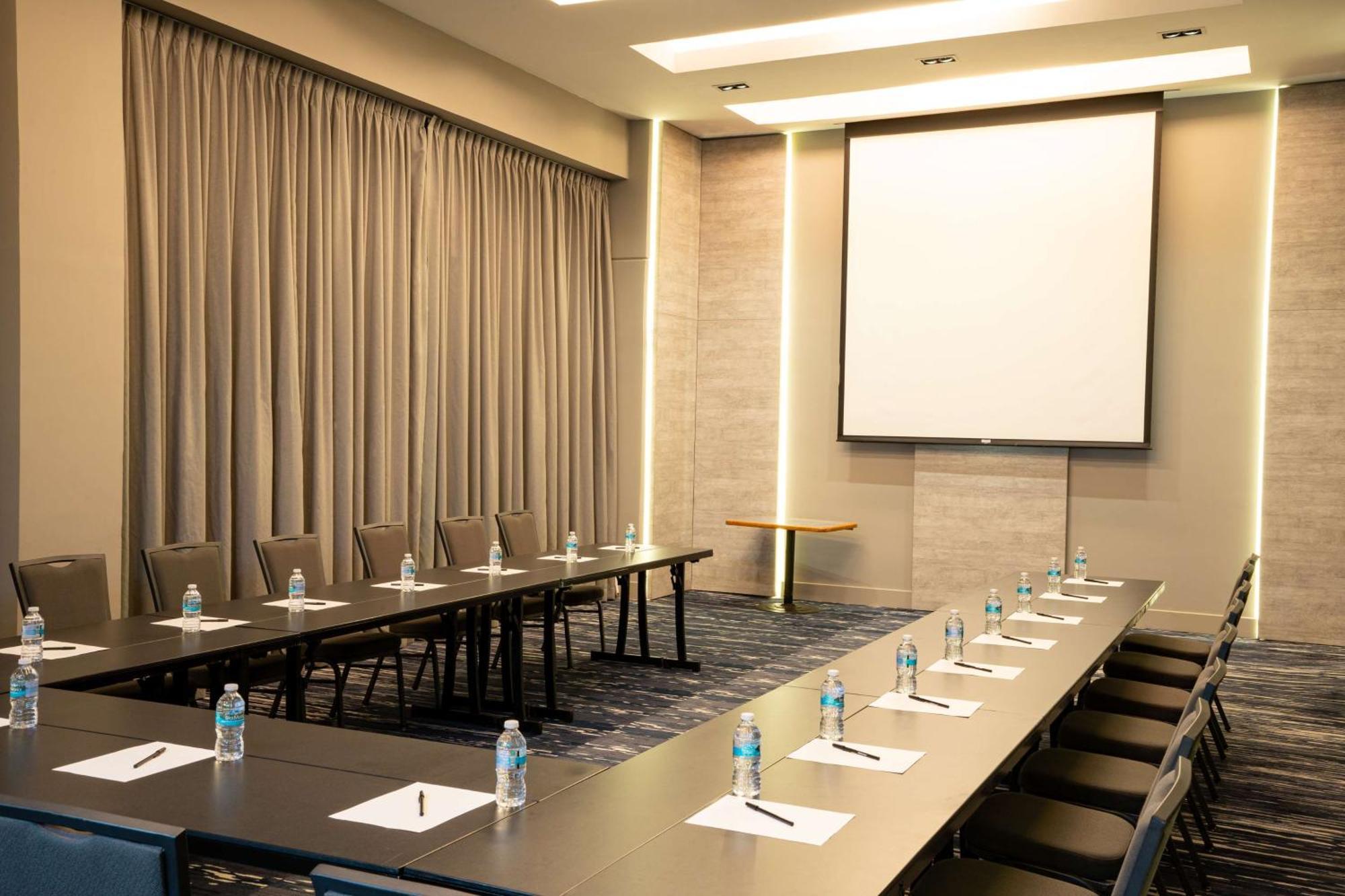 Hilton Garden Santa Fe Mexico City