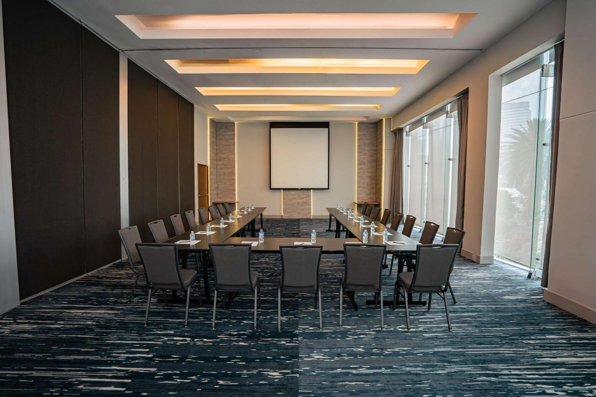 Hilton Garden Santa Fe Mexico City