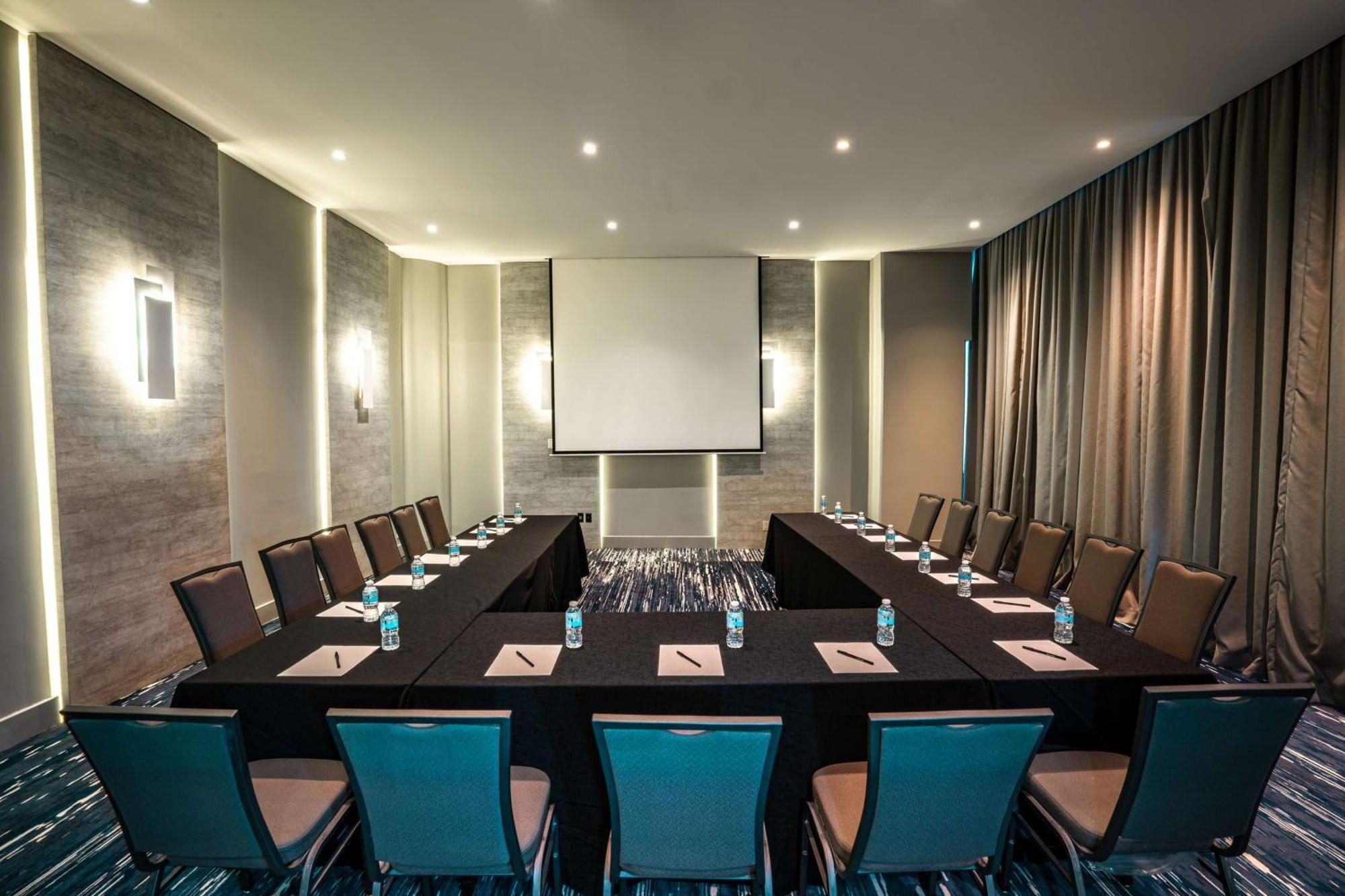 Hilton Garden Santa Fe 3* Mexico City