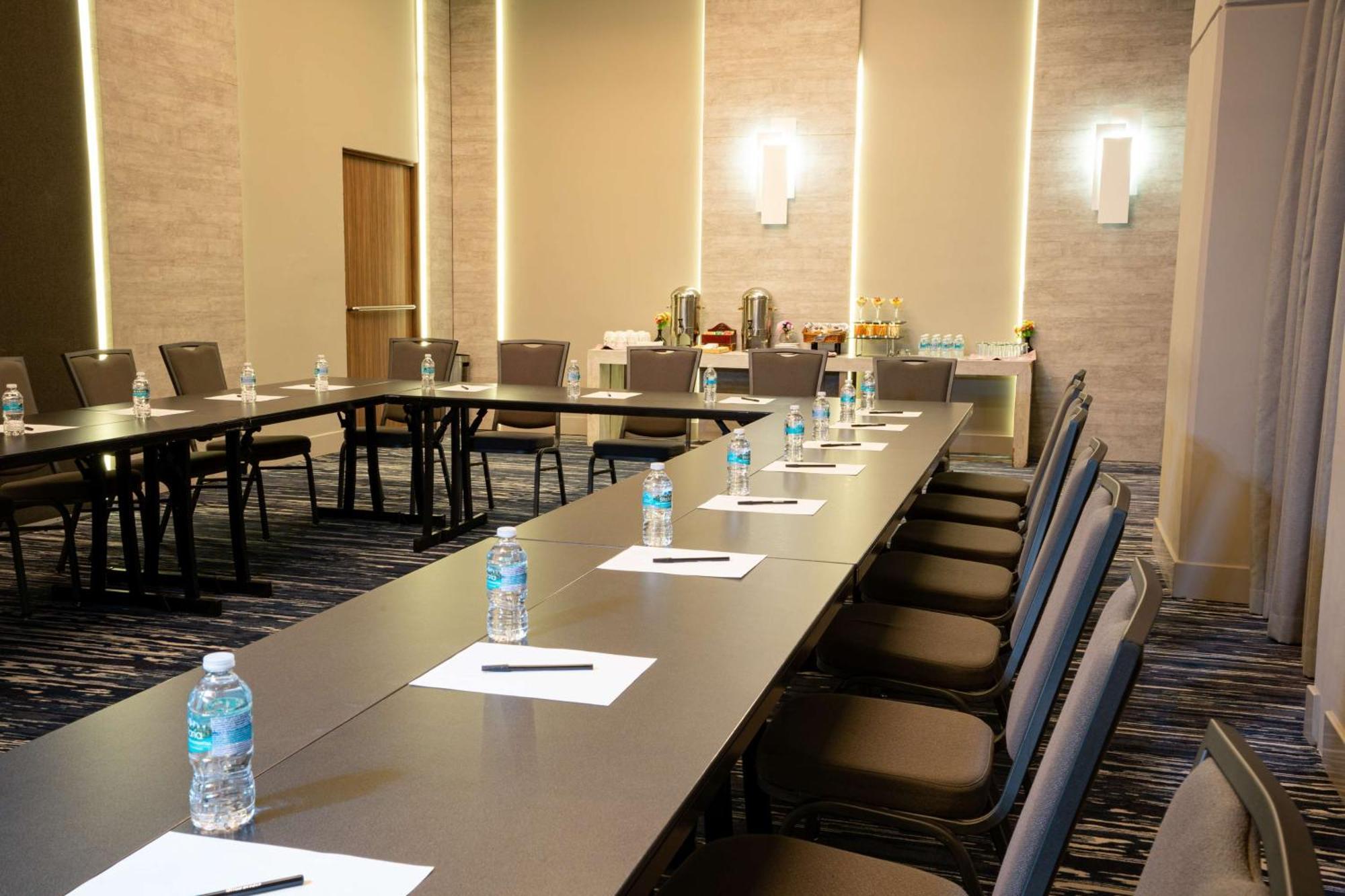 Hilton Garden Santa Fe Hotel