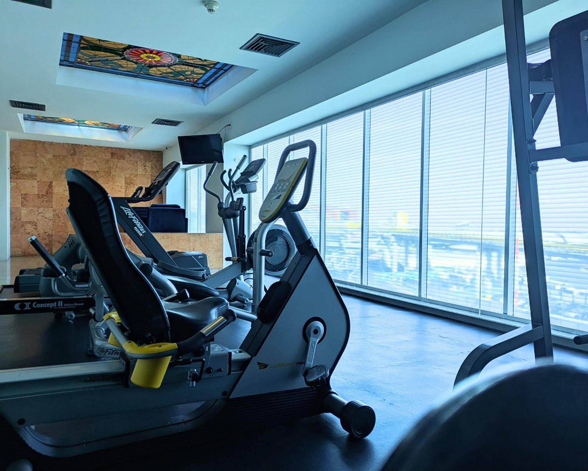 Hotel We Aeropuerto 4*