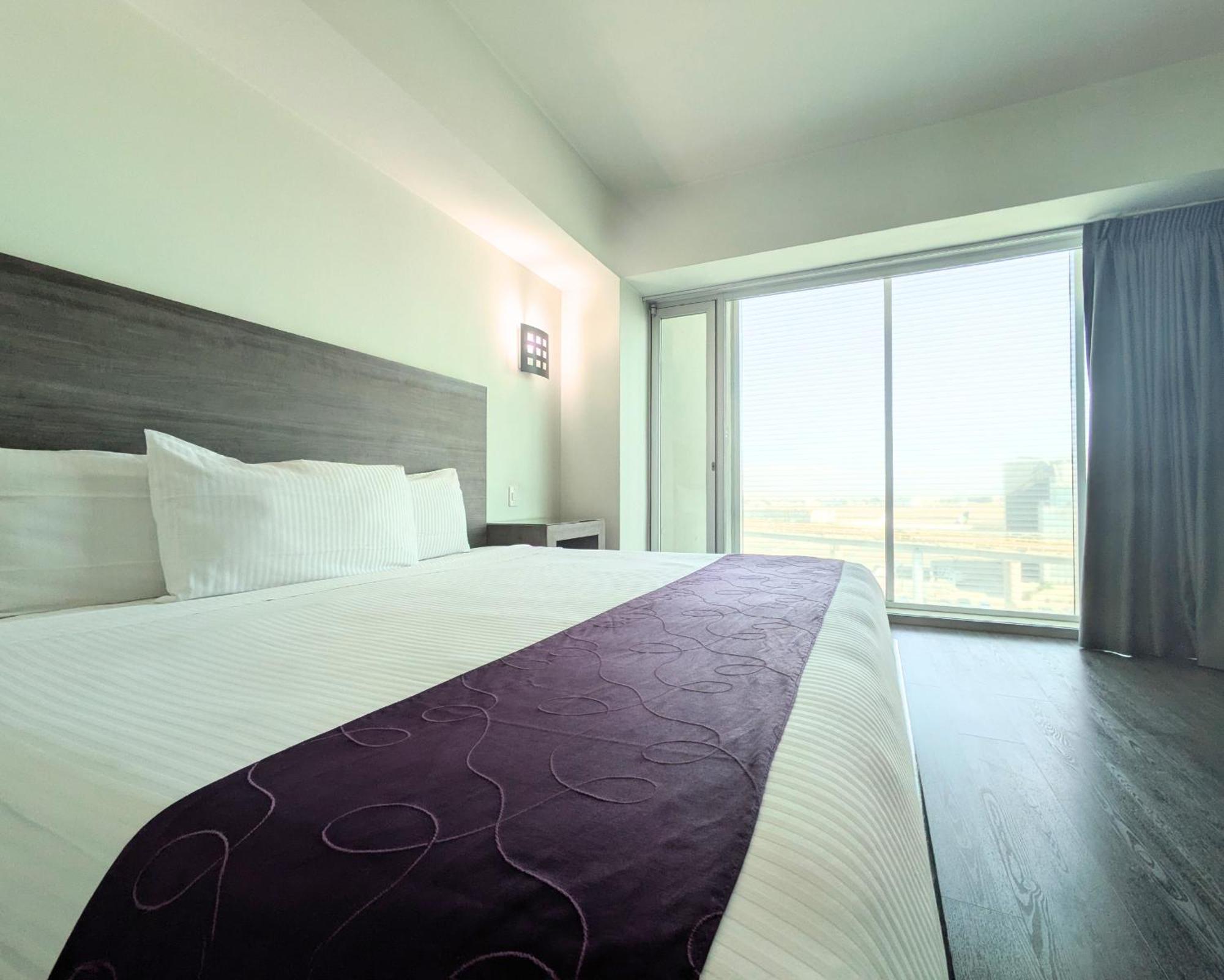 We Aeropuerto Hotel