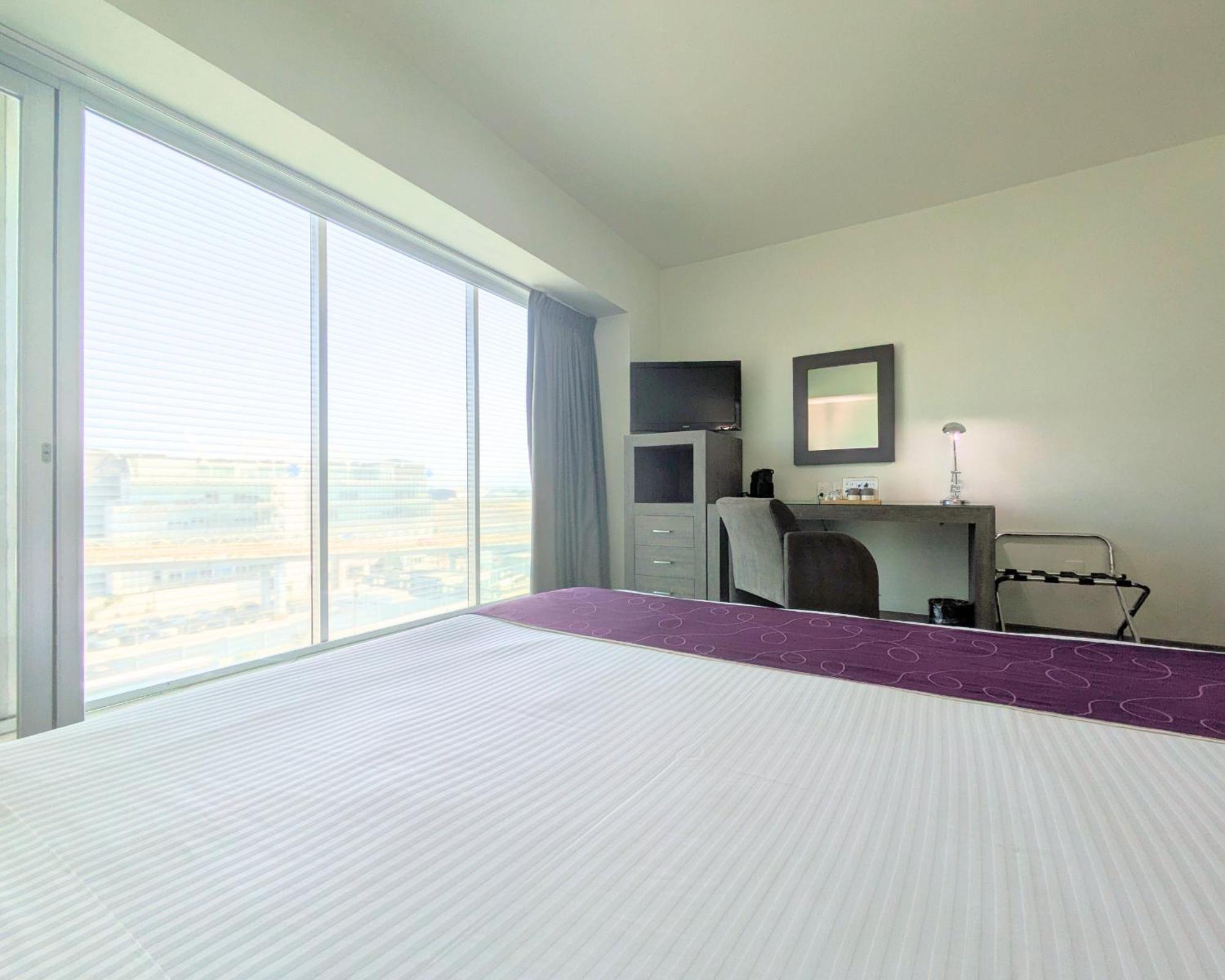 We Aeropuerto Hotel 4*
