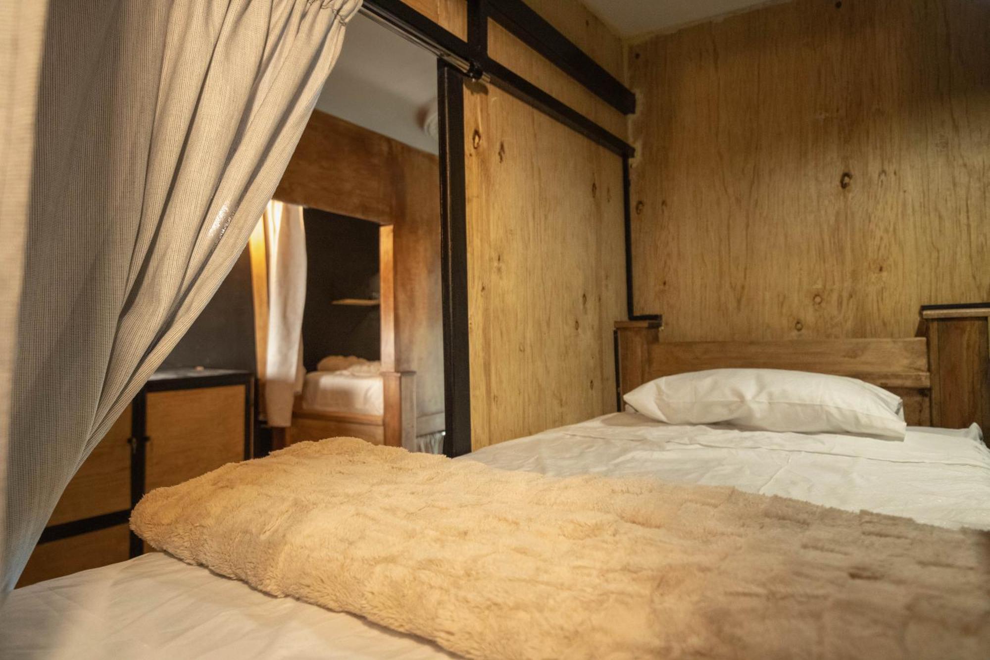 Hotel cápsula Rooms *