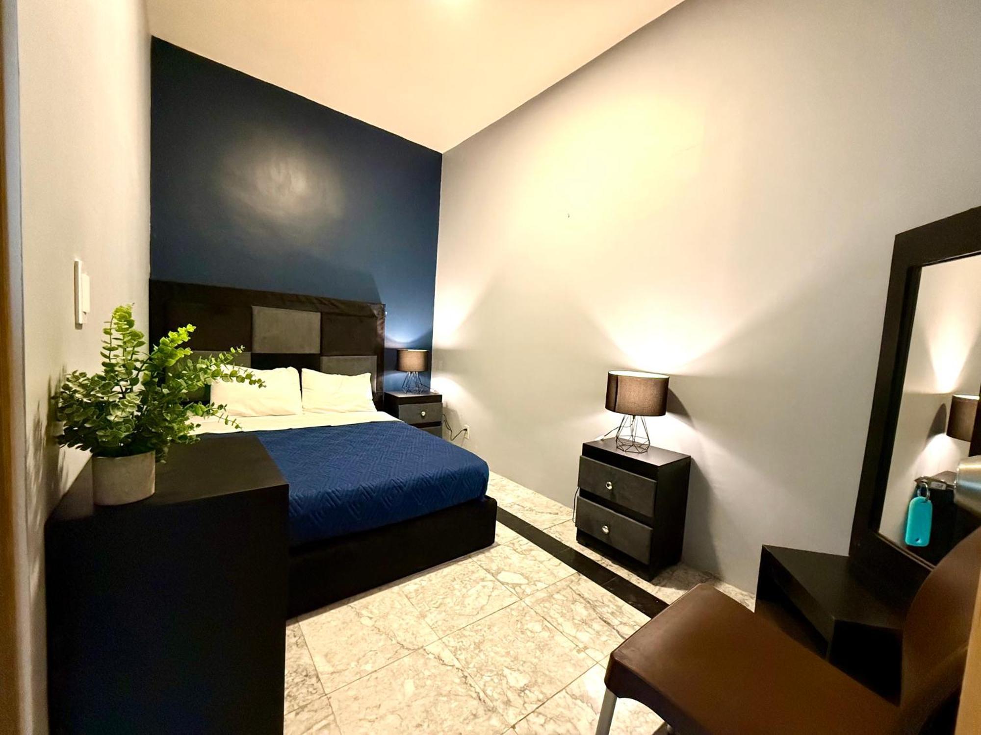 Roomies Reforma - La Diana Hostal