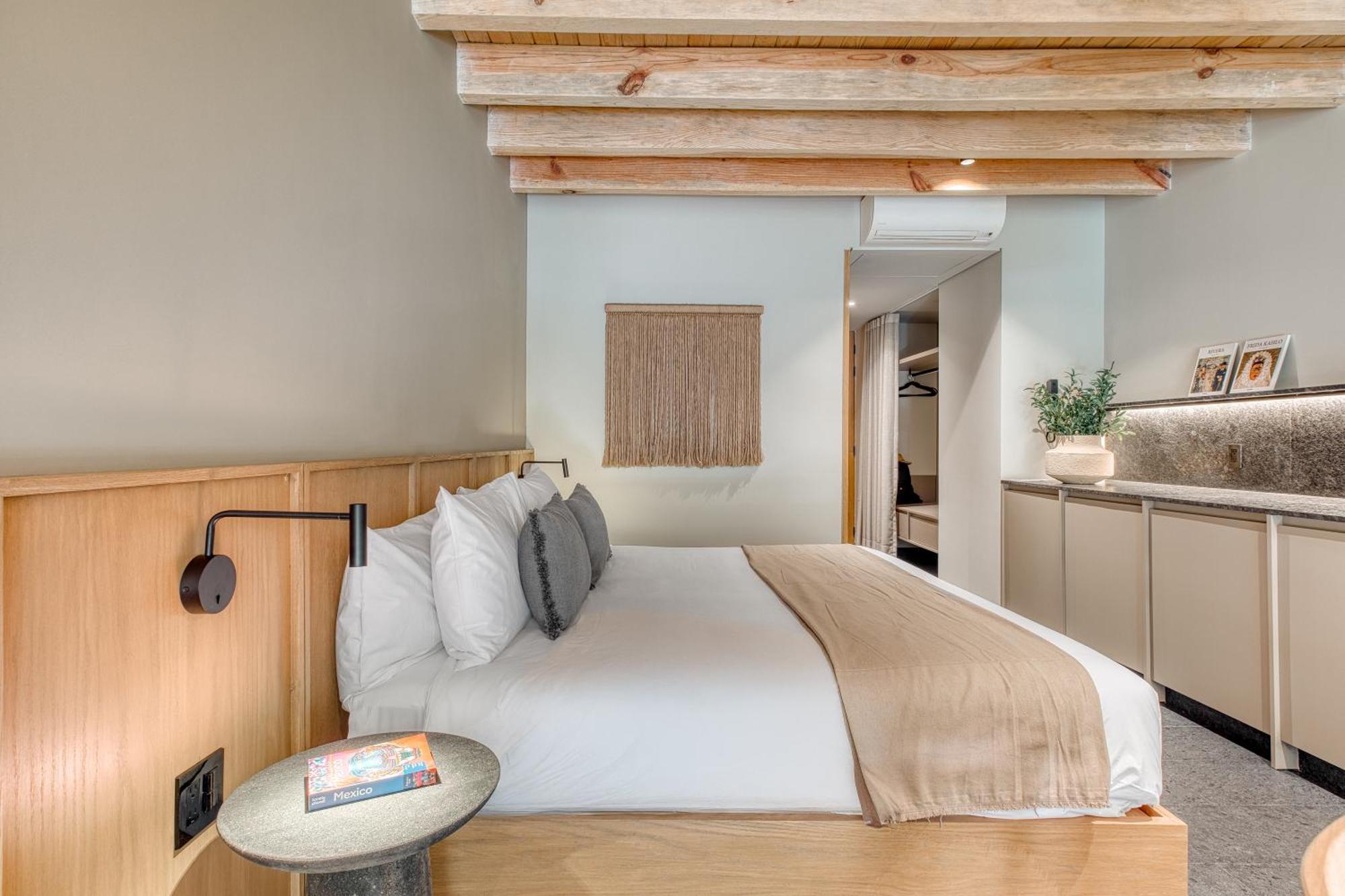 Onto Alvaro Obregon Hotel 5*