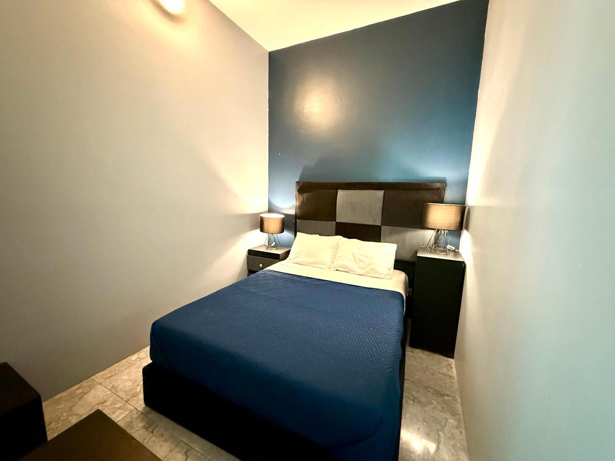 Hostal Roomies Reforma - La Diana México DF