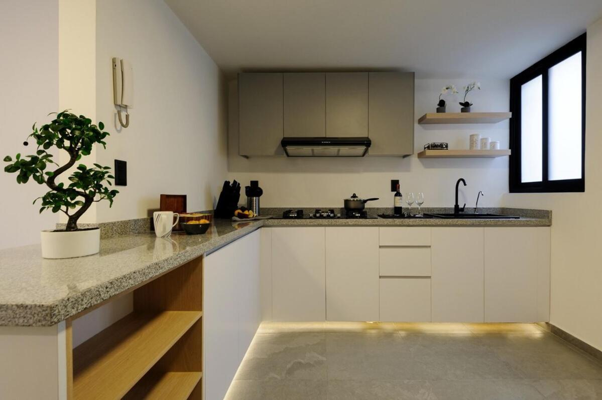 Wtc 1 Block Away - Total Comfort Mexico City
