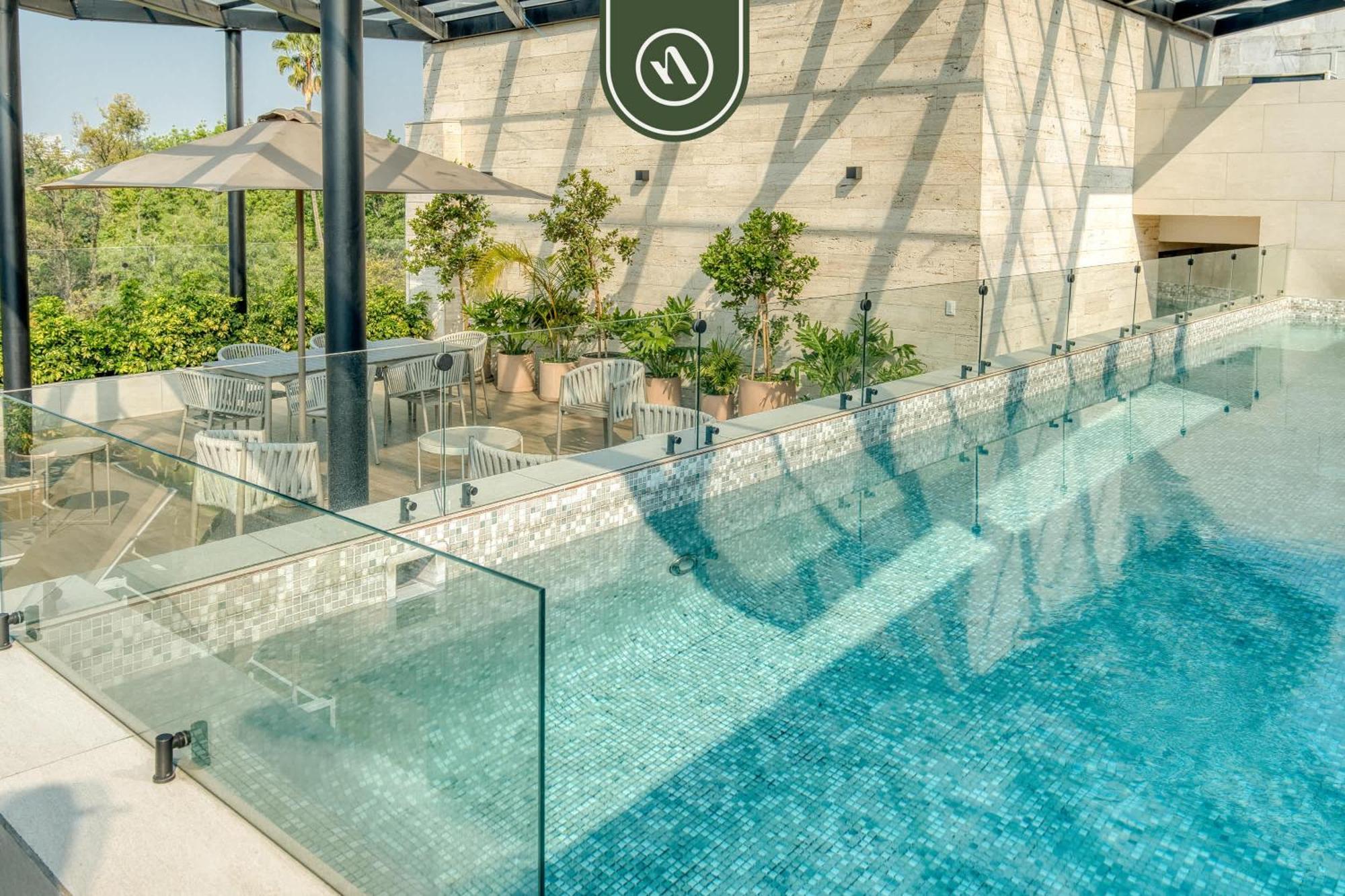 Luxury 2 Bedroom - Rooftop Pool With View *