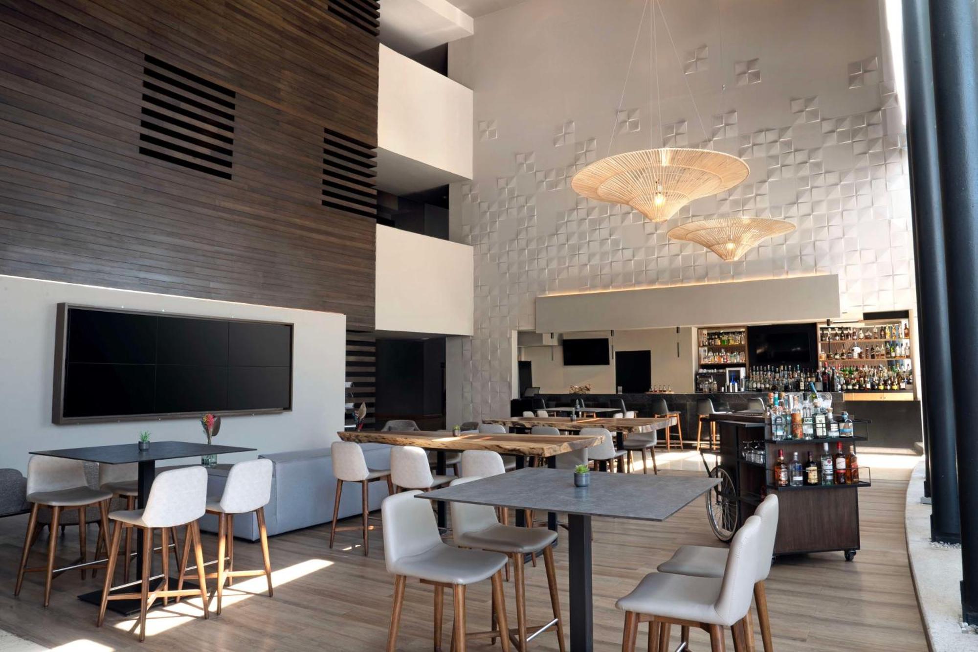 Nh Collection Mexico Airport T2 Hotel 4*