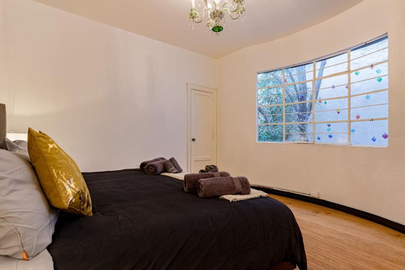 Сasa de vacaciones Spacious House With A Beautiful Garden