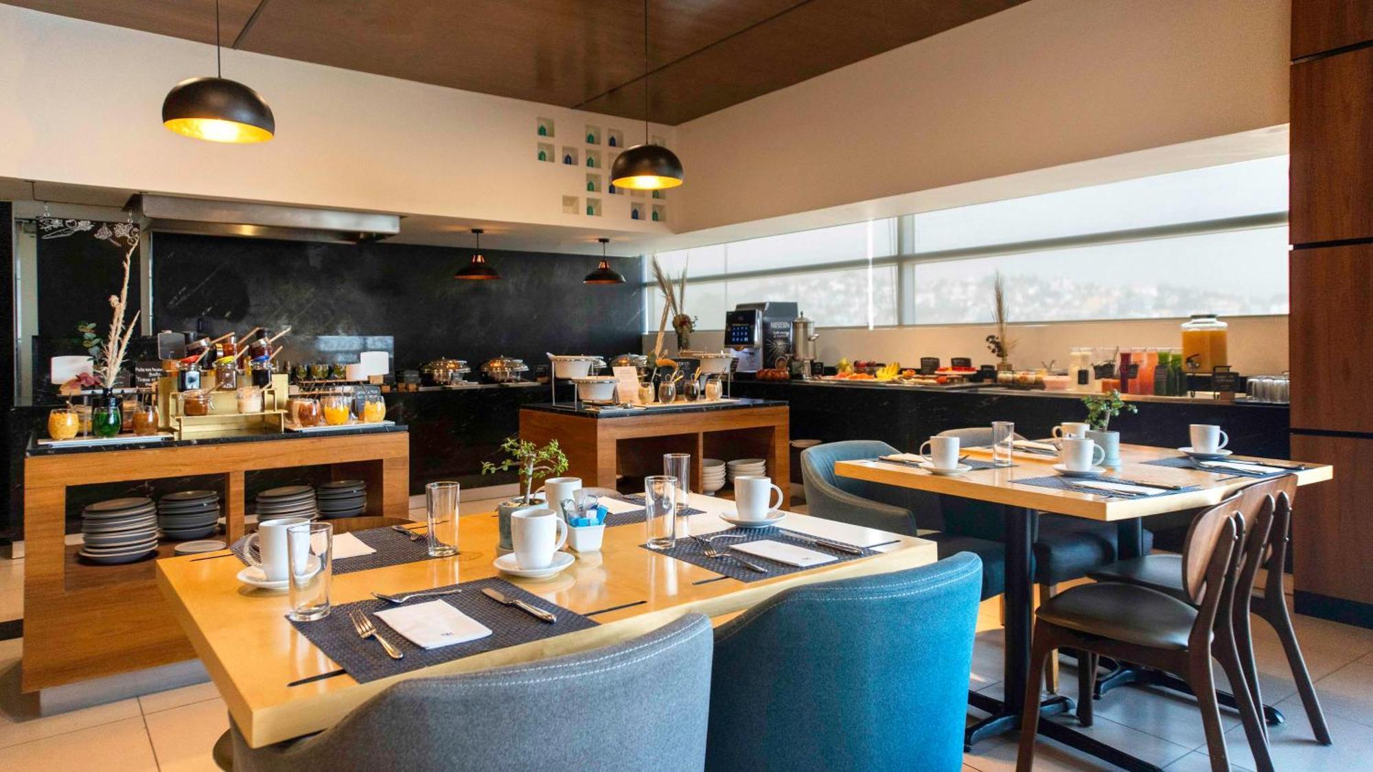 Nh Valle Dorado Hotel 4*