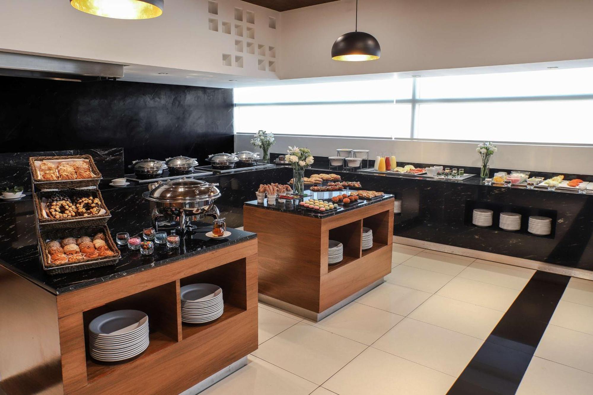Hotel Nh Valle Dorado 4*