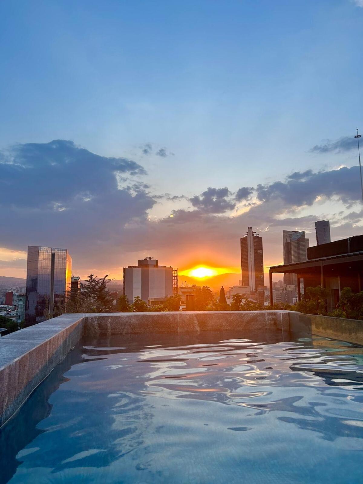 Apartment Roma Norte Pool, Gym, Rooftop, Coworking & Balcony Mexico City