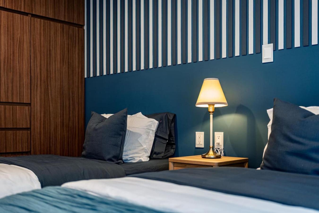 Stylish Urban Retreat With Balcony And Coworking Space Apartment *