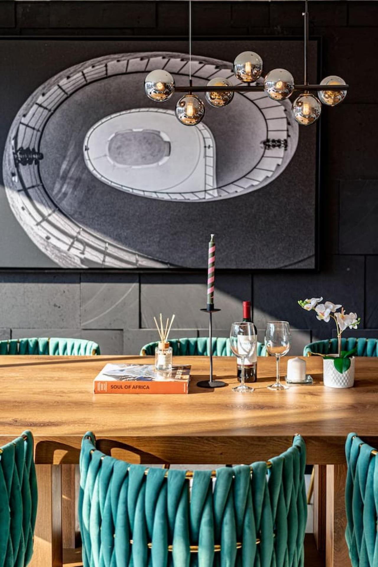 Stylish Urban Retreat With Balcony And Coworking Space Mexico City