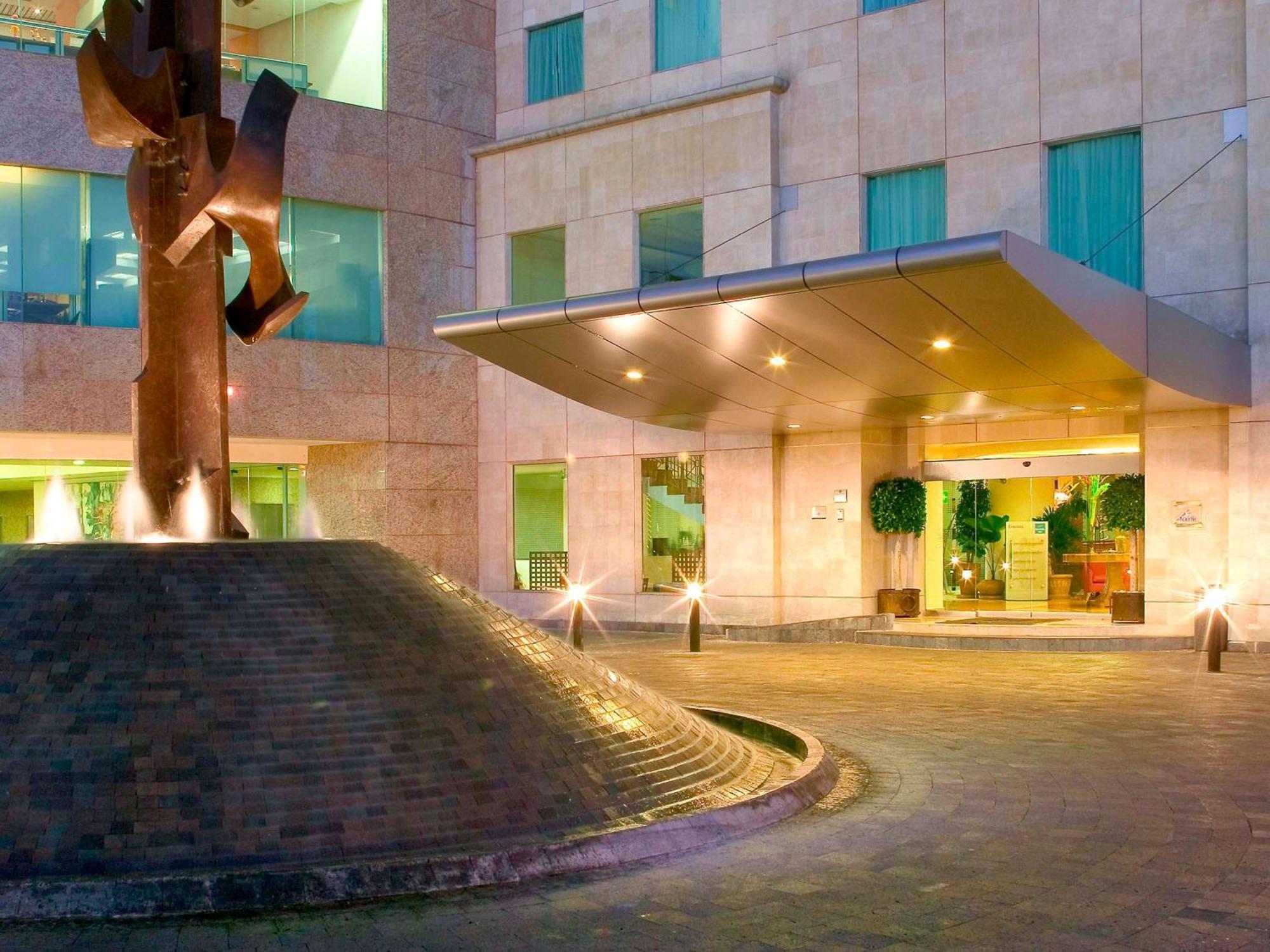 Novotel Santa Fe Hotel 4*