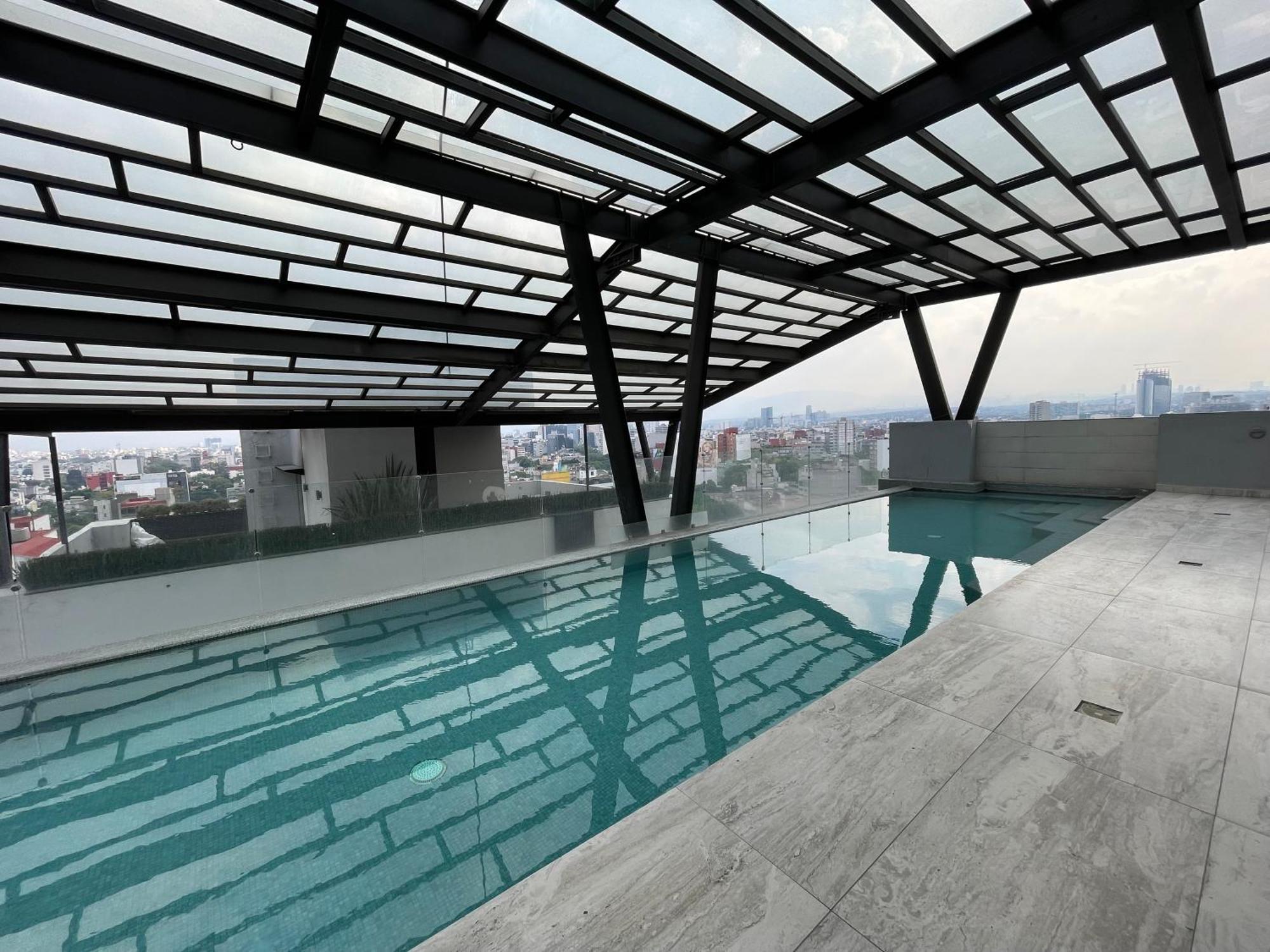 In La Roma, Pool&gym *