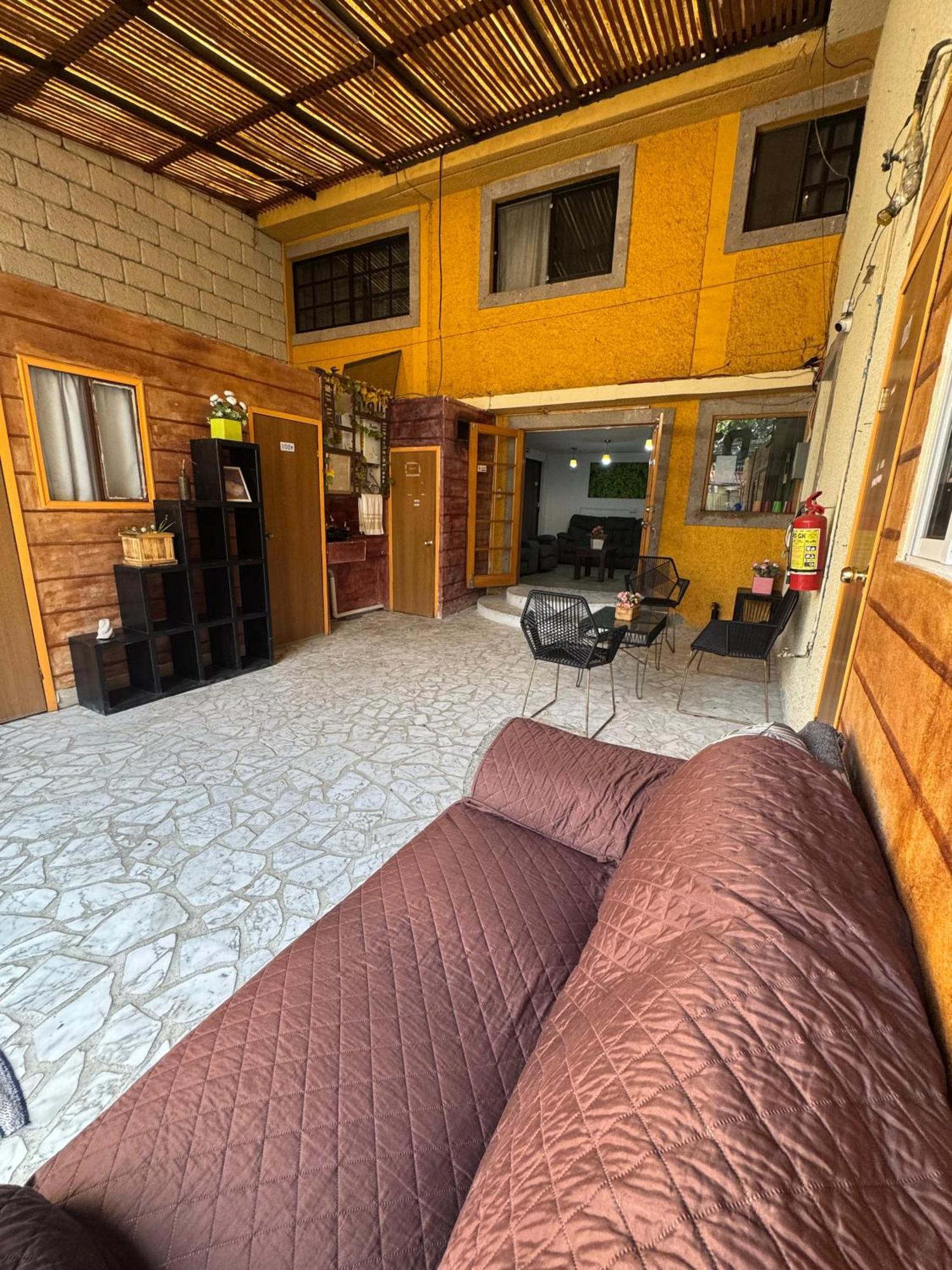 Casita Del Arbol Homestay *
