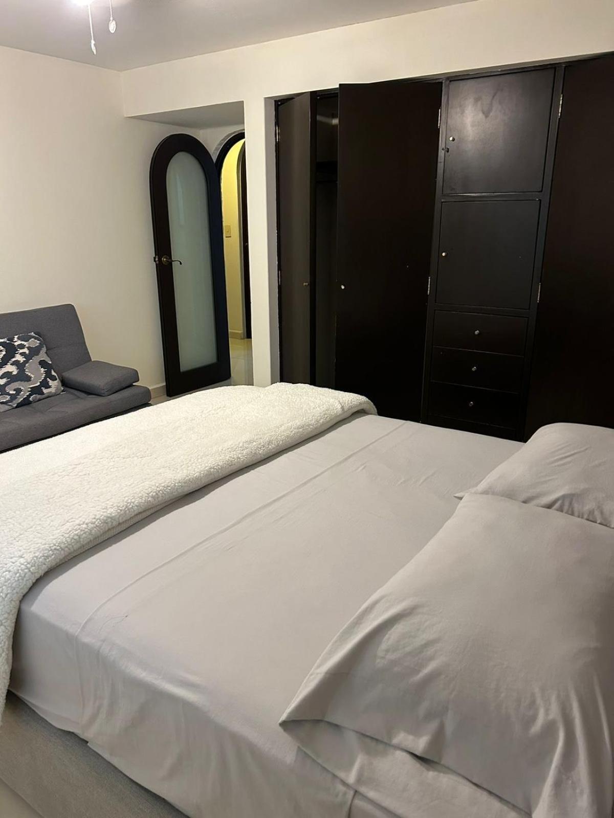 Spacious In Prime Location Apartment *