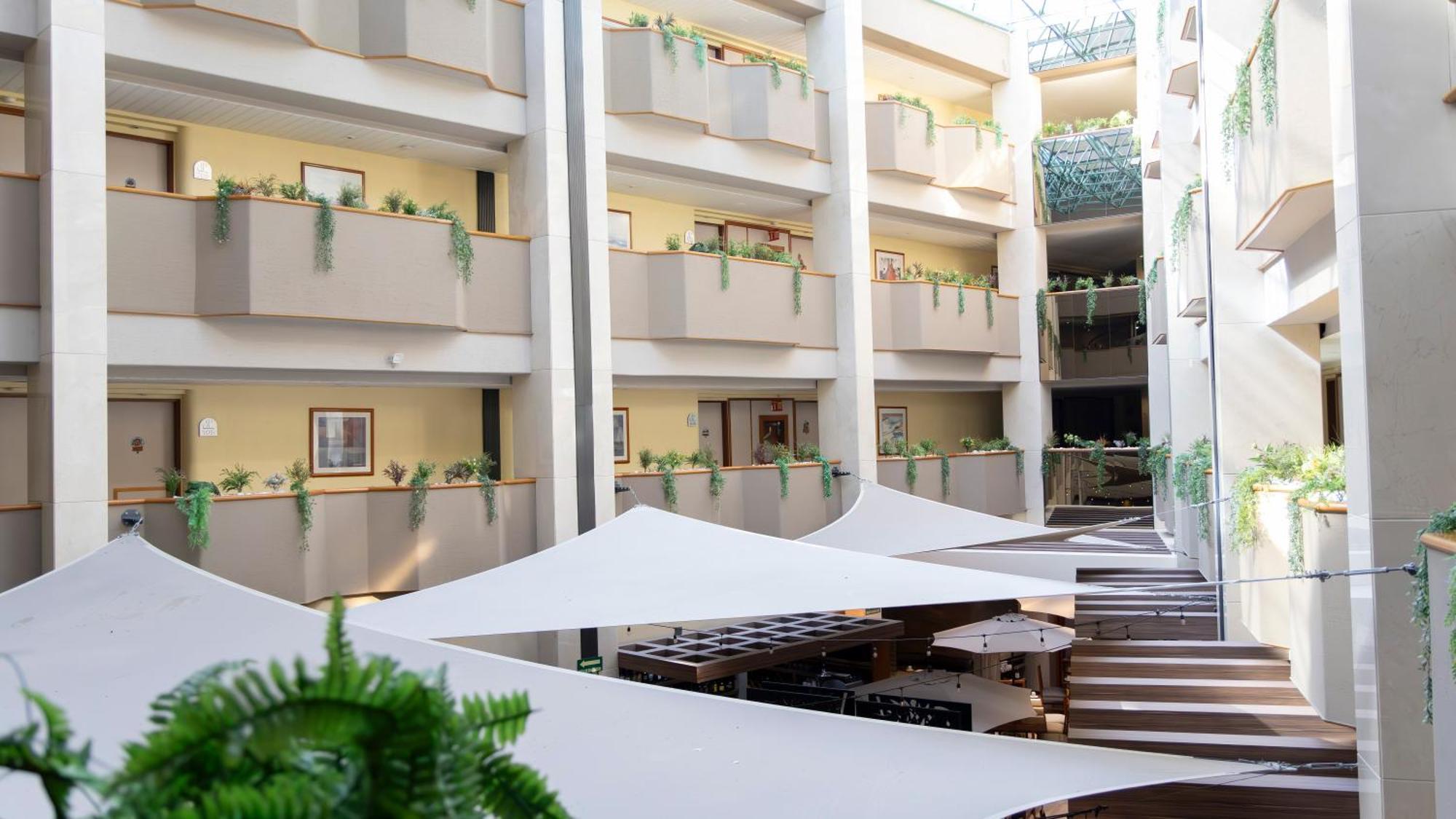 Hotel Abastos Plaza 4*