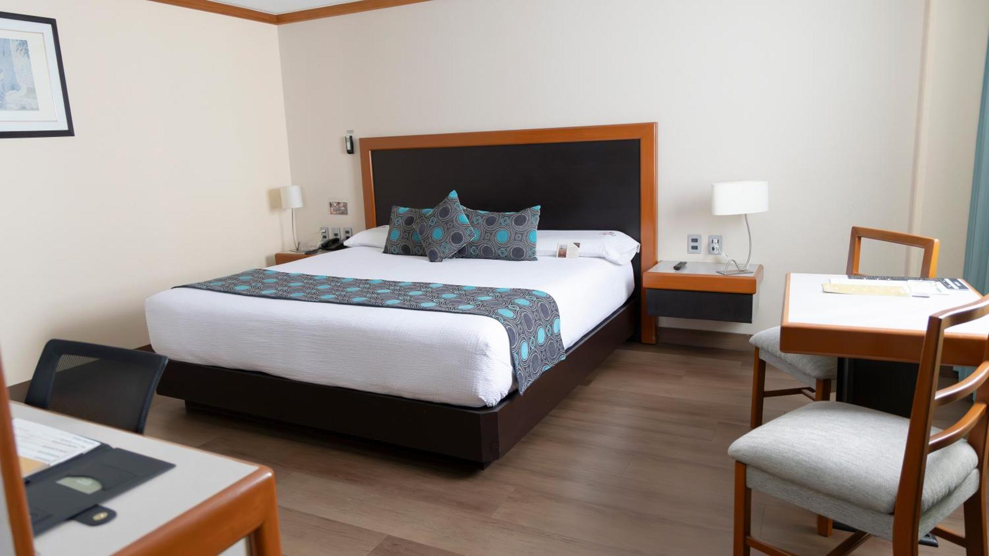 Abastos Plaza Hotel 4*
