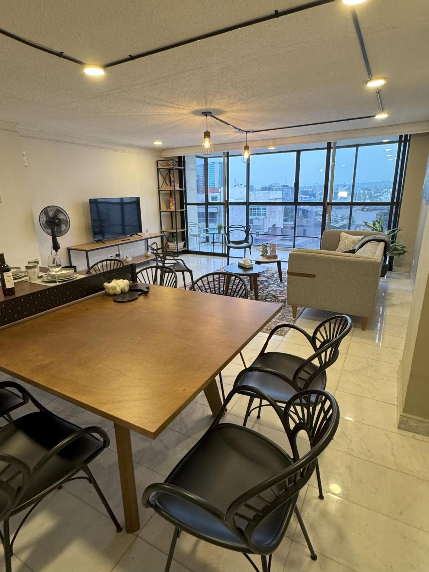Posh Polanco Tvs And Desks In Each