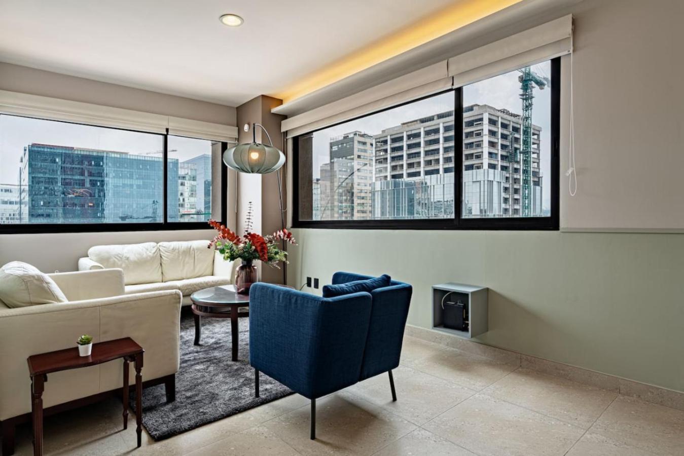 Apartment Stylish With Pool And Gym