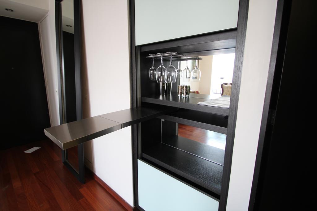 Boutique With Balcony And Pool-1416