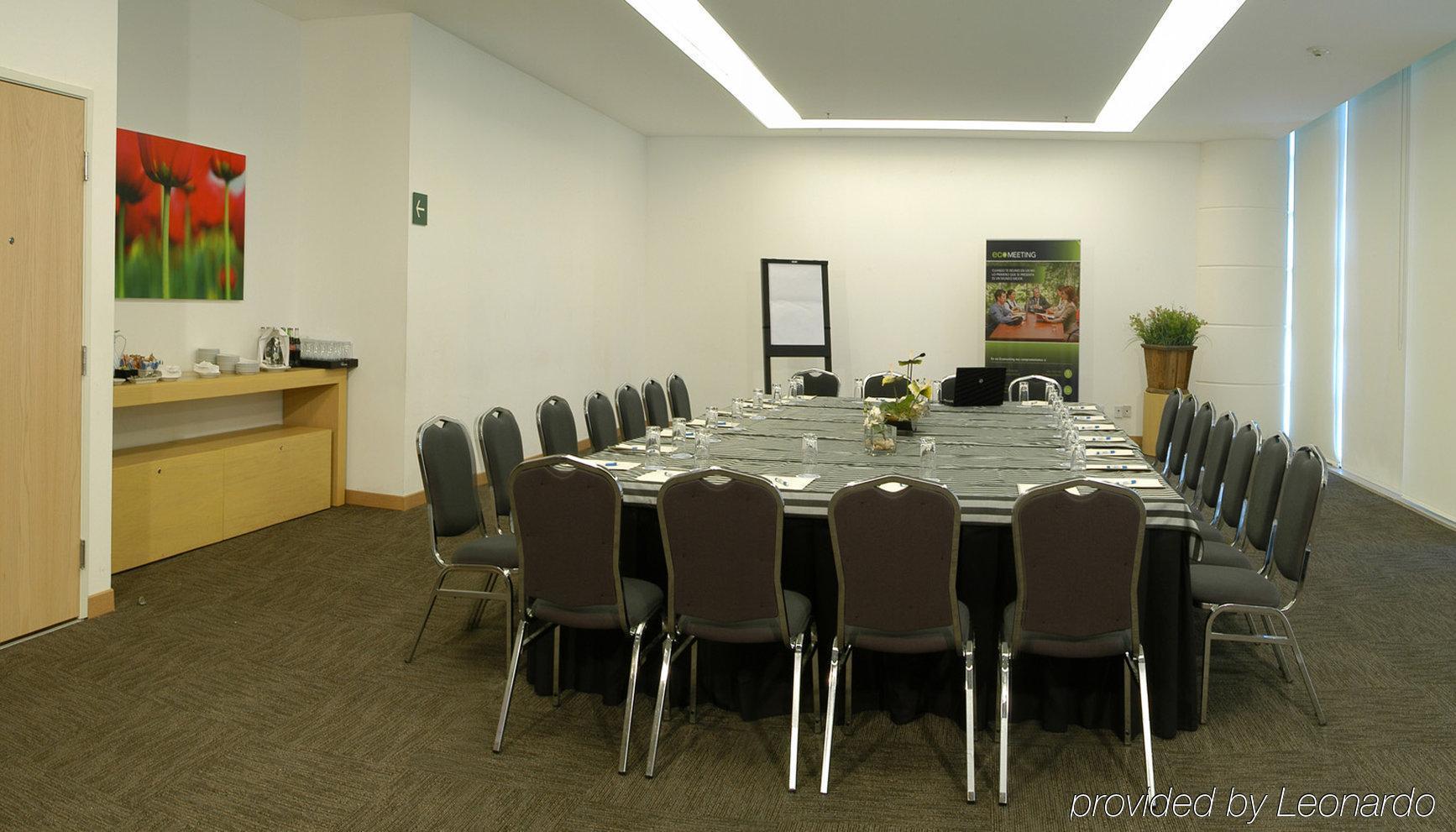 Nh Valle Dorado Hotel 4*